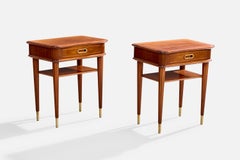 Designer italien, tables de chevet, noyer, laiton, Italie, années 1950