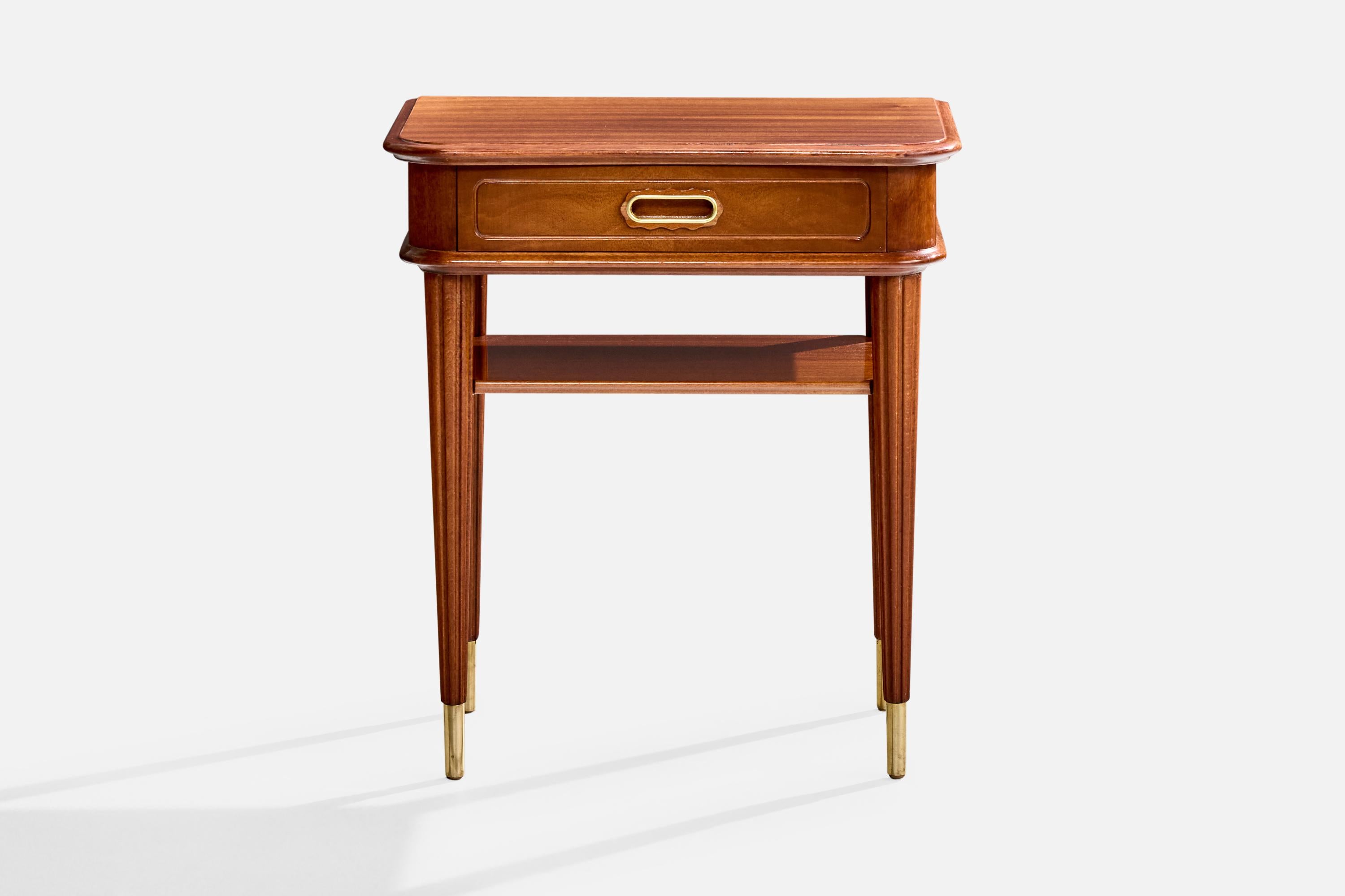 Comodini di design italiano, Noce, Ottone, Italia, anni '50 In condizioni buone a High Point, NC