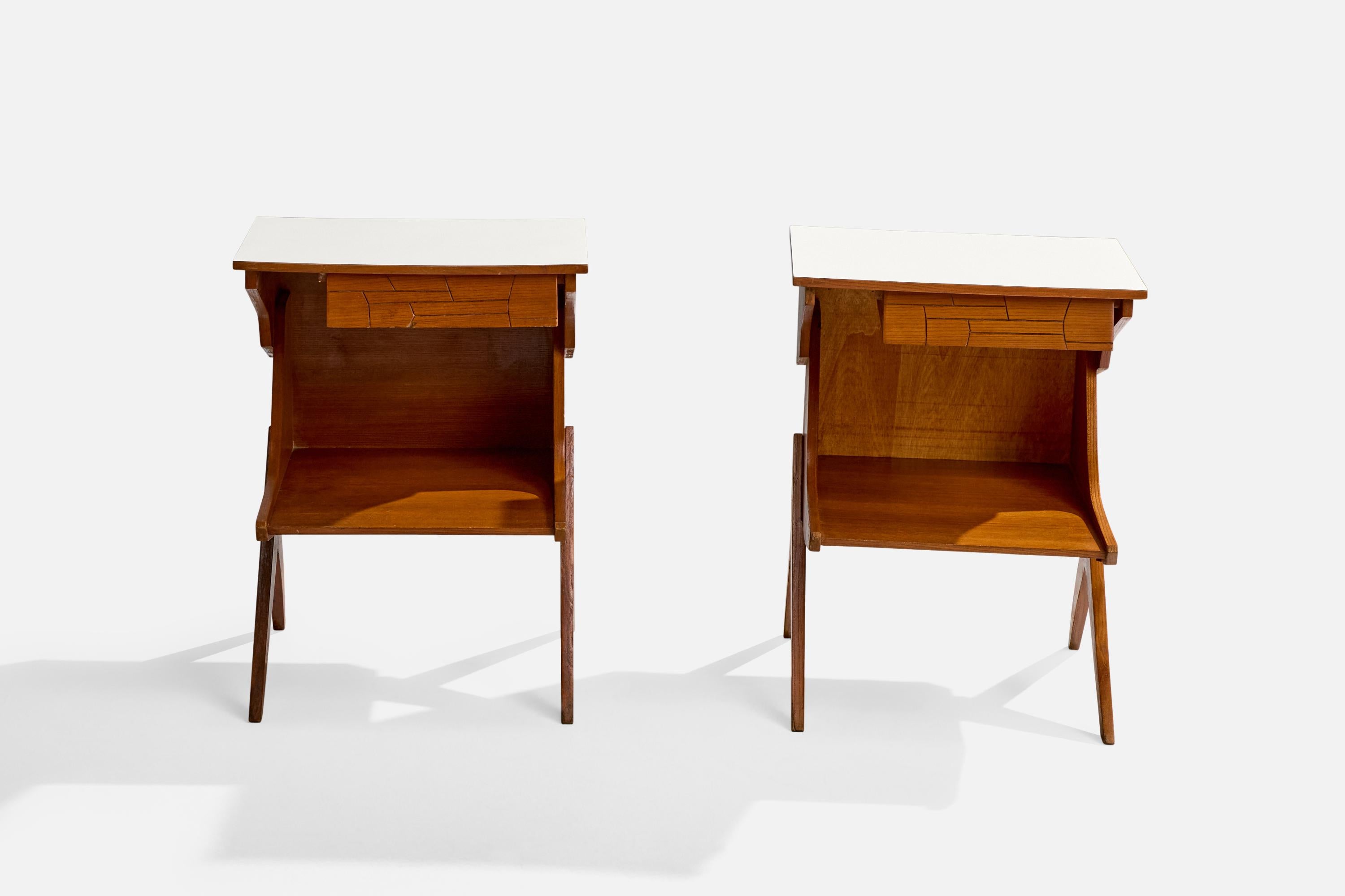 Designer italien, tables de nuit, teck, formica, Italie, années 1950 Bon état - En vente à High Point, NC