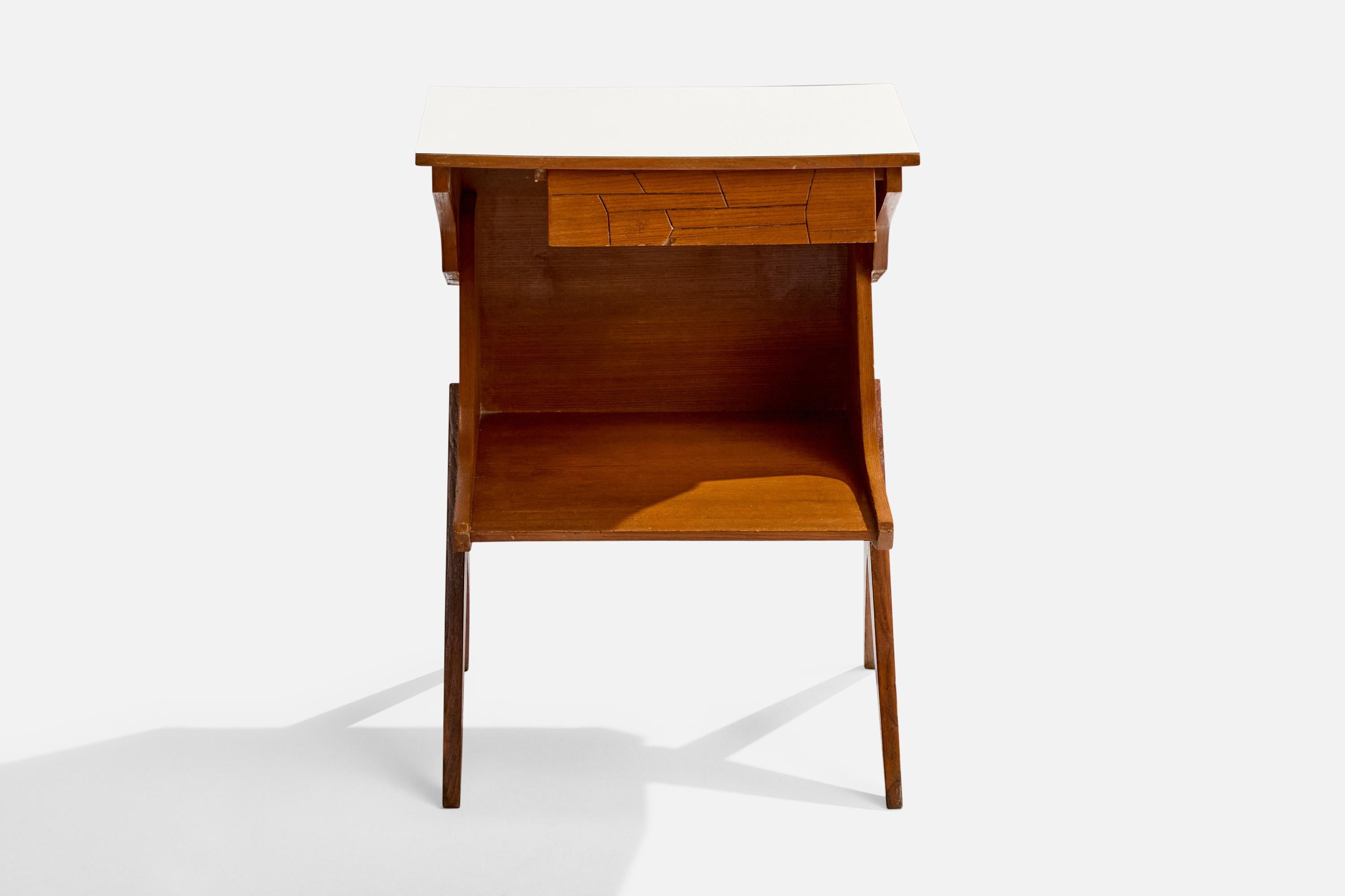 Formica Designer italien, tables de nuit, teck, formica, Italie, années 1950 en vente