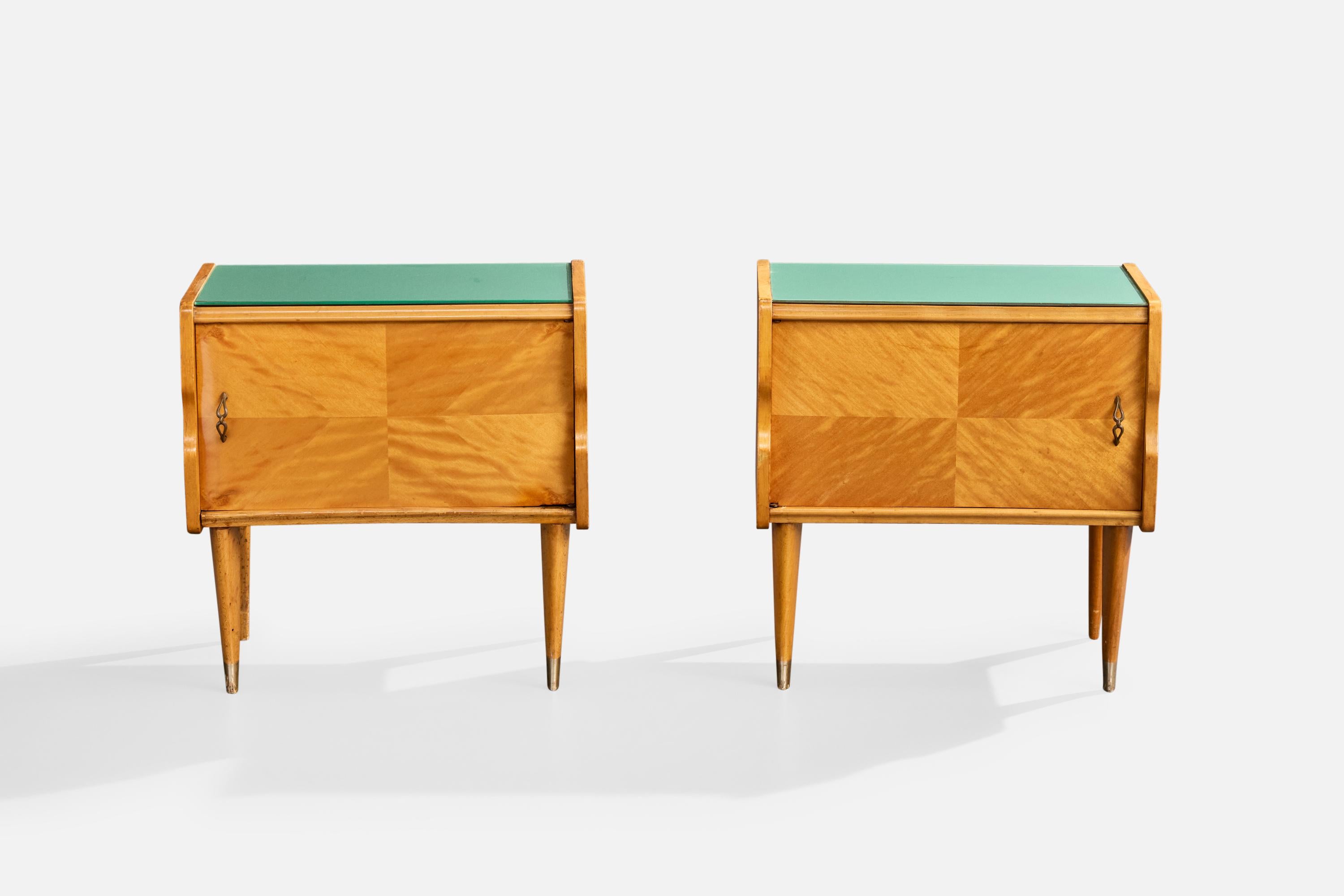 Designer italien, tables de nuit, Wood, verre, laiton, Italie, années 1940 Bon état - En vente à High Point, NC