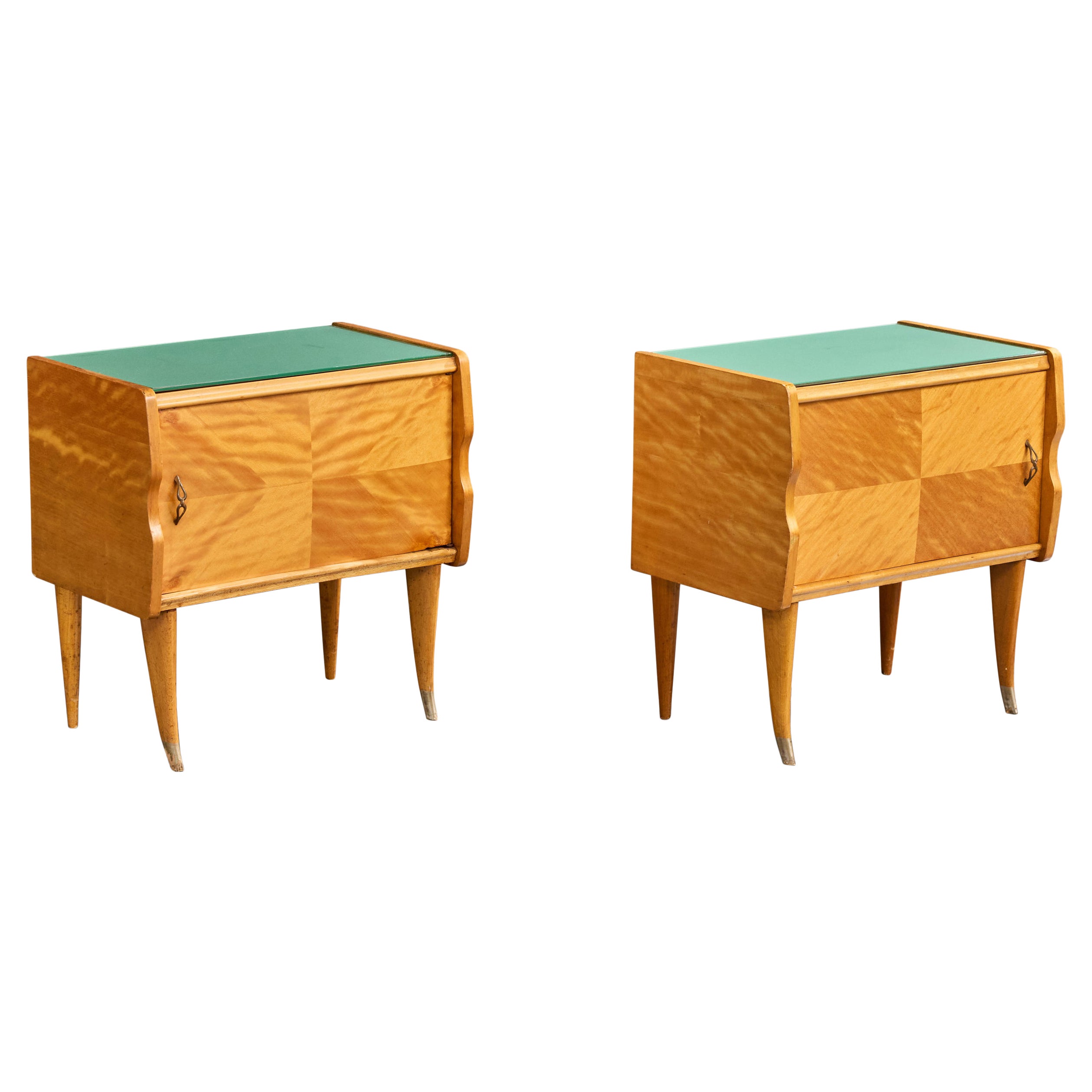Designer italien, tables de nuit, Wood, verre, laiton, Italie, années 1940