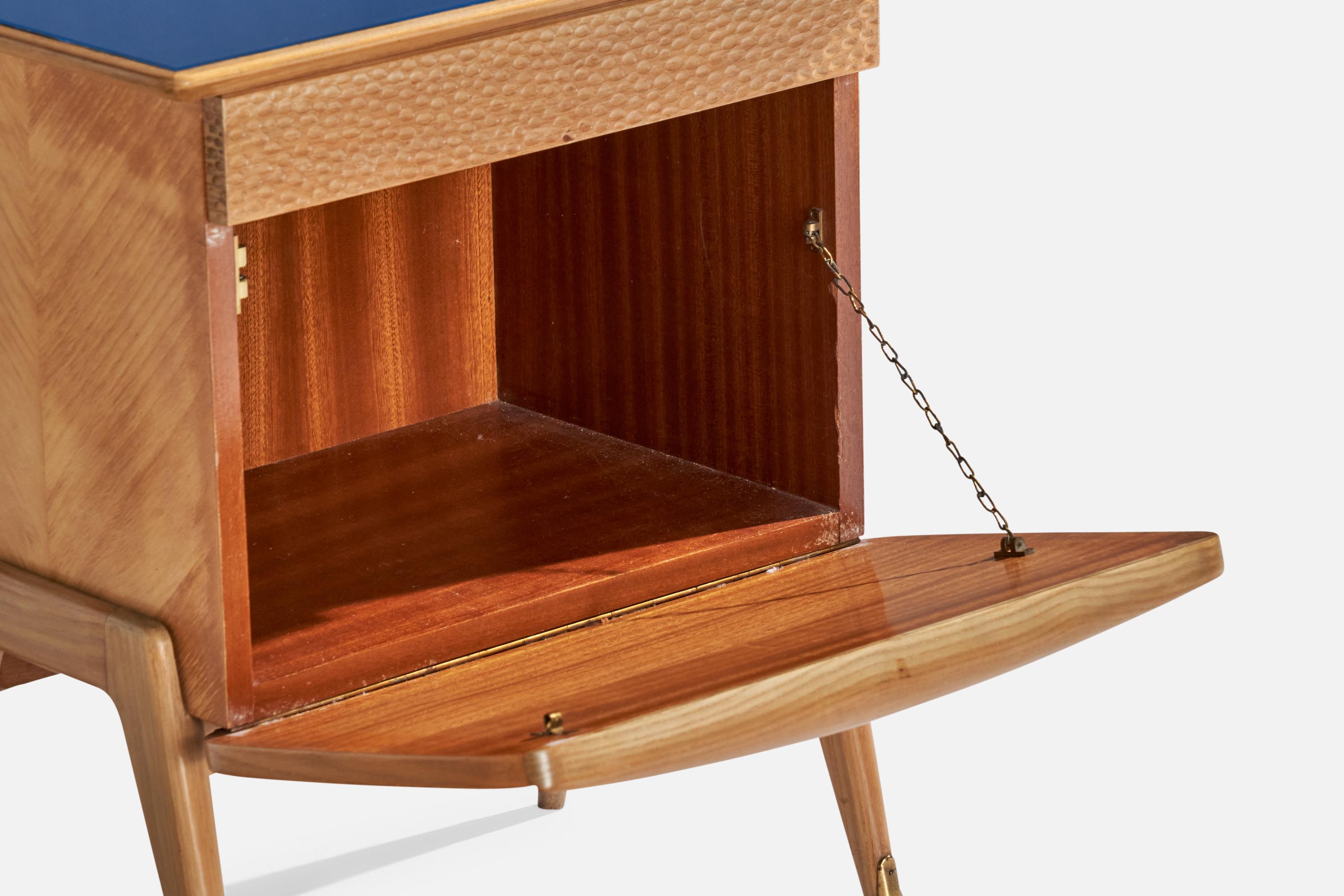 Italian Designer, Nightstands, Wood, Glass, Brass, Italy, 1950s For Sale 6