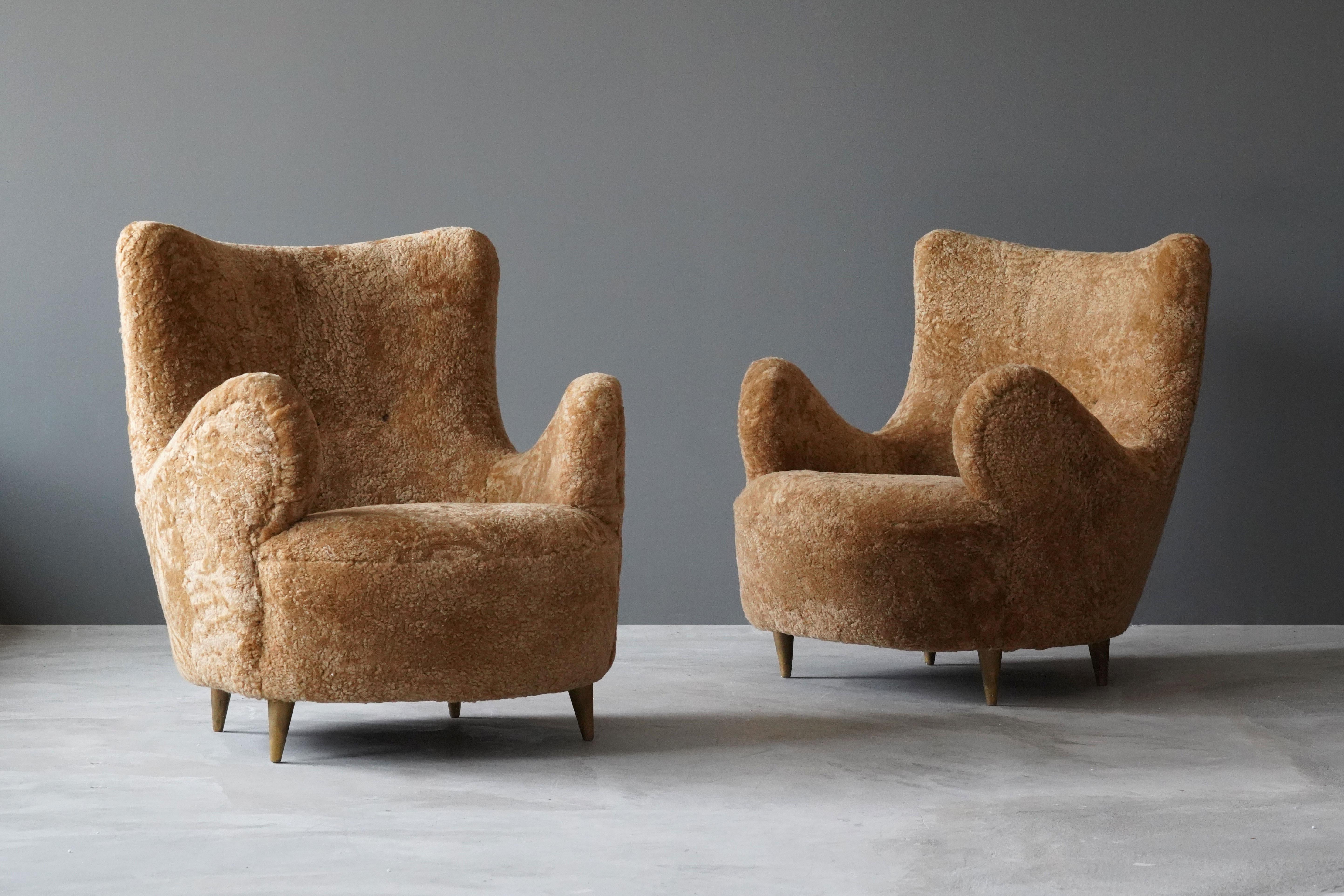 A pair of highly modernist lounge chairs. Designed by an unknown Italian designer, produced 1940s, Italy. Features a highly expressive organic form, the progressive expression of design is further enhanced by the gold painted legs.

Other