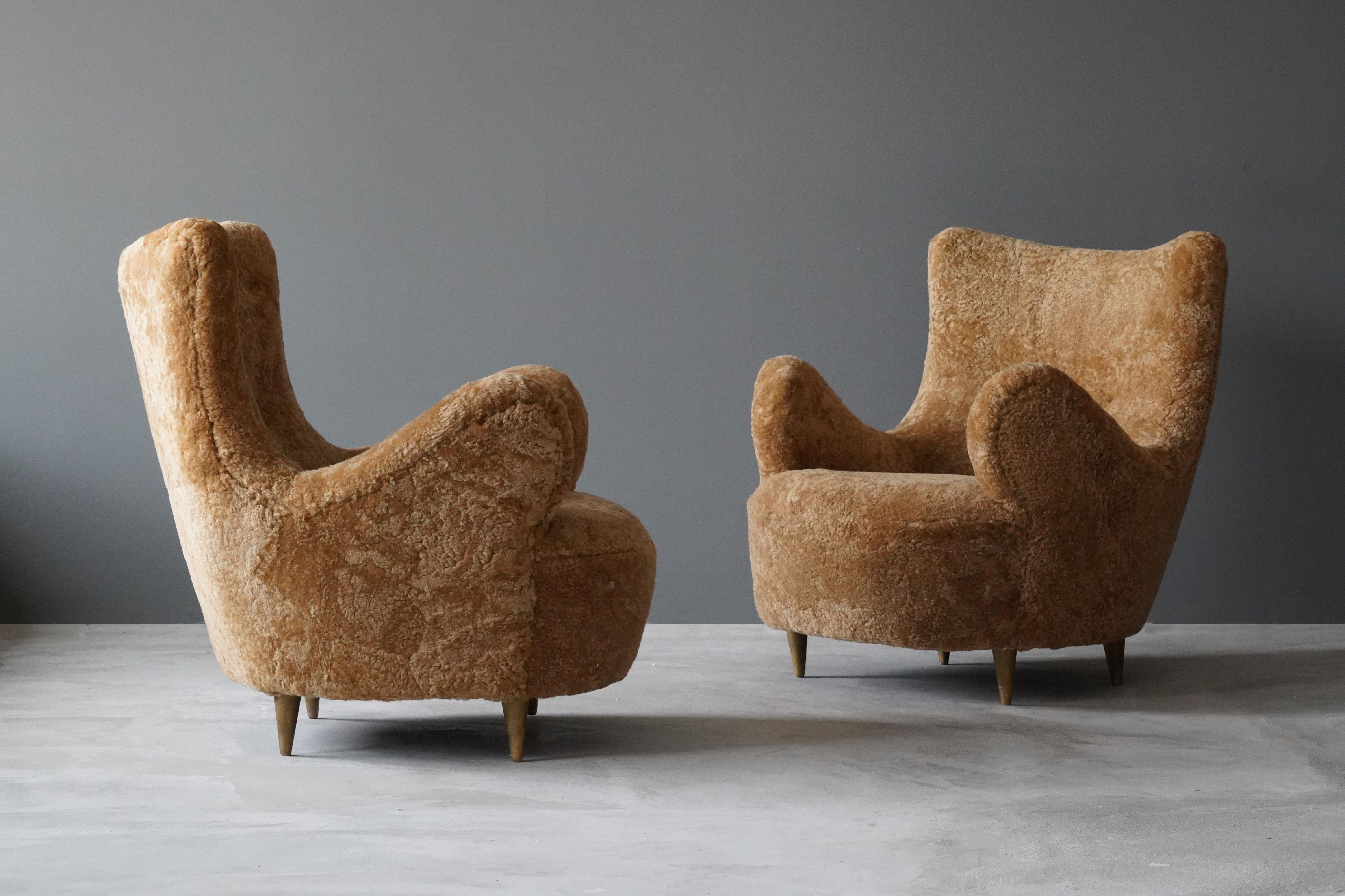 Organic Modern Italian Designer, Organic Lounge Chairs, Beige Sheepskin, Gilded Wood, 1940s