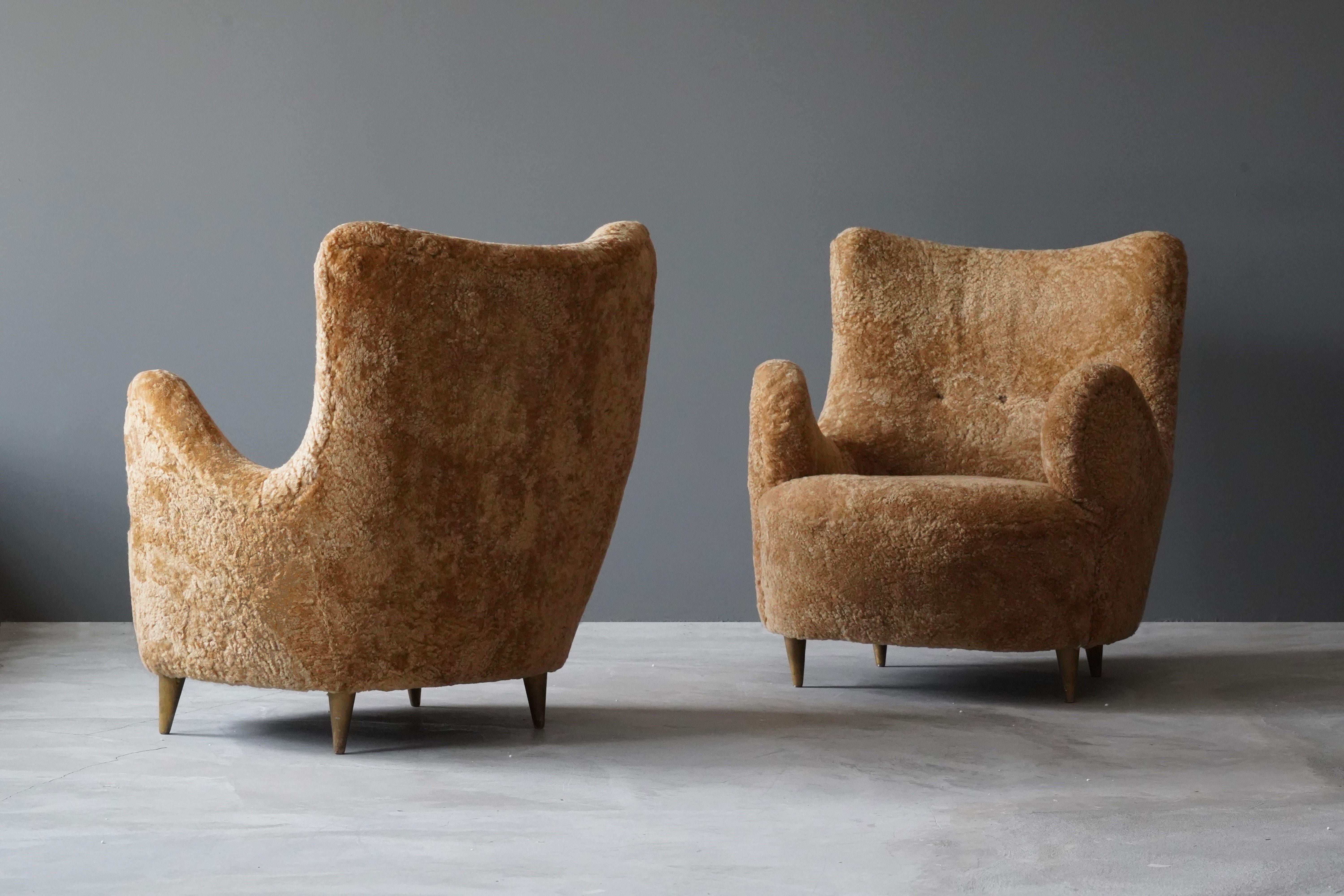 Italian Designer, Organic Lounge Chairs, Beige Sheepskin, Gilded Wood, 1940s In Good Condition In High Point, NC