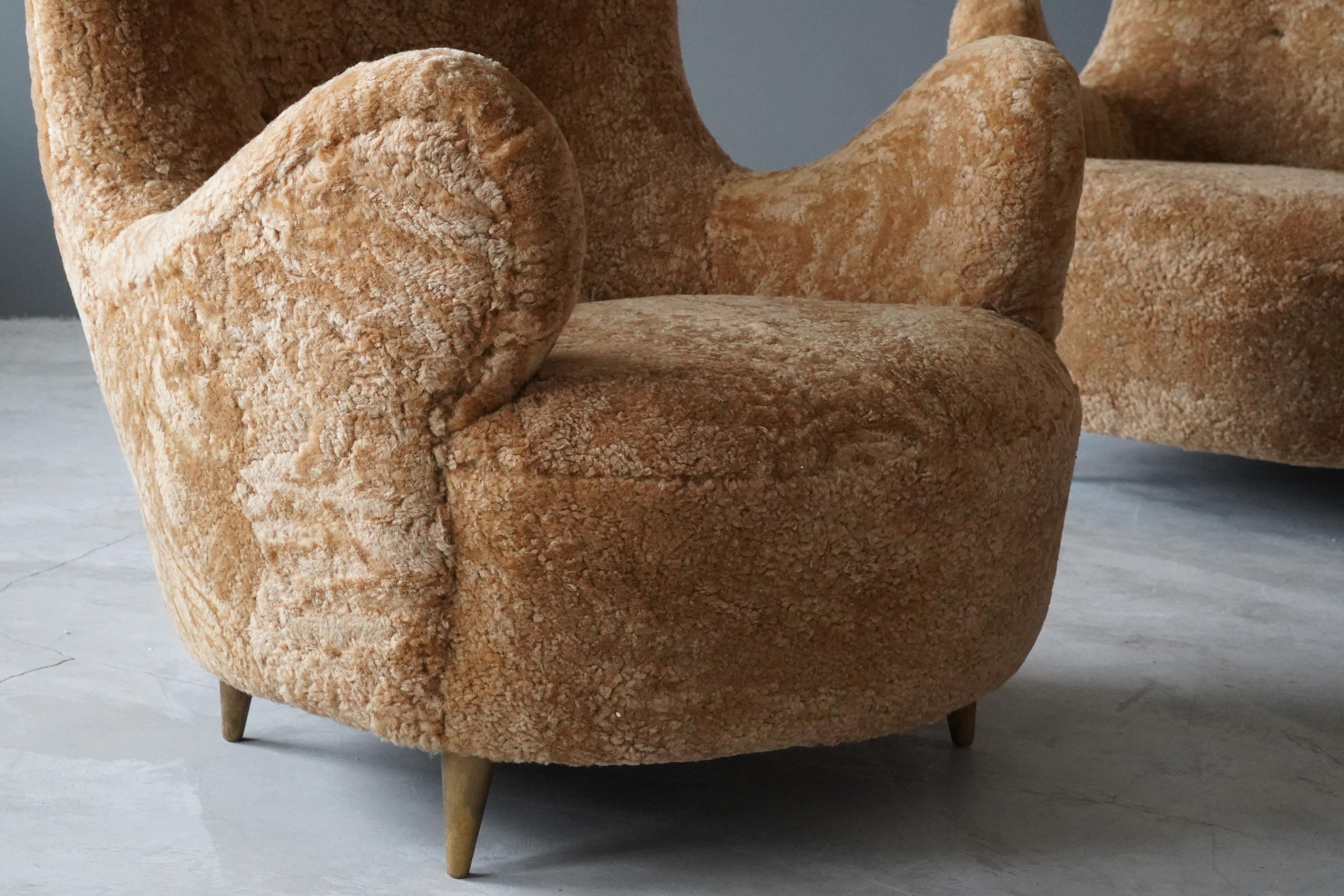 Mid-20th Century Italian Designer, Organic Lounge Chairs, Beige Sheepskin, Gilded Wood, 1940s