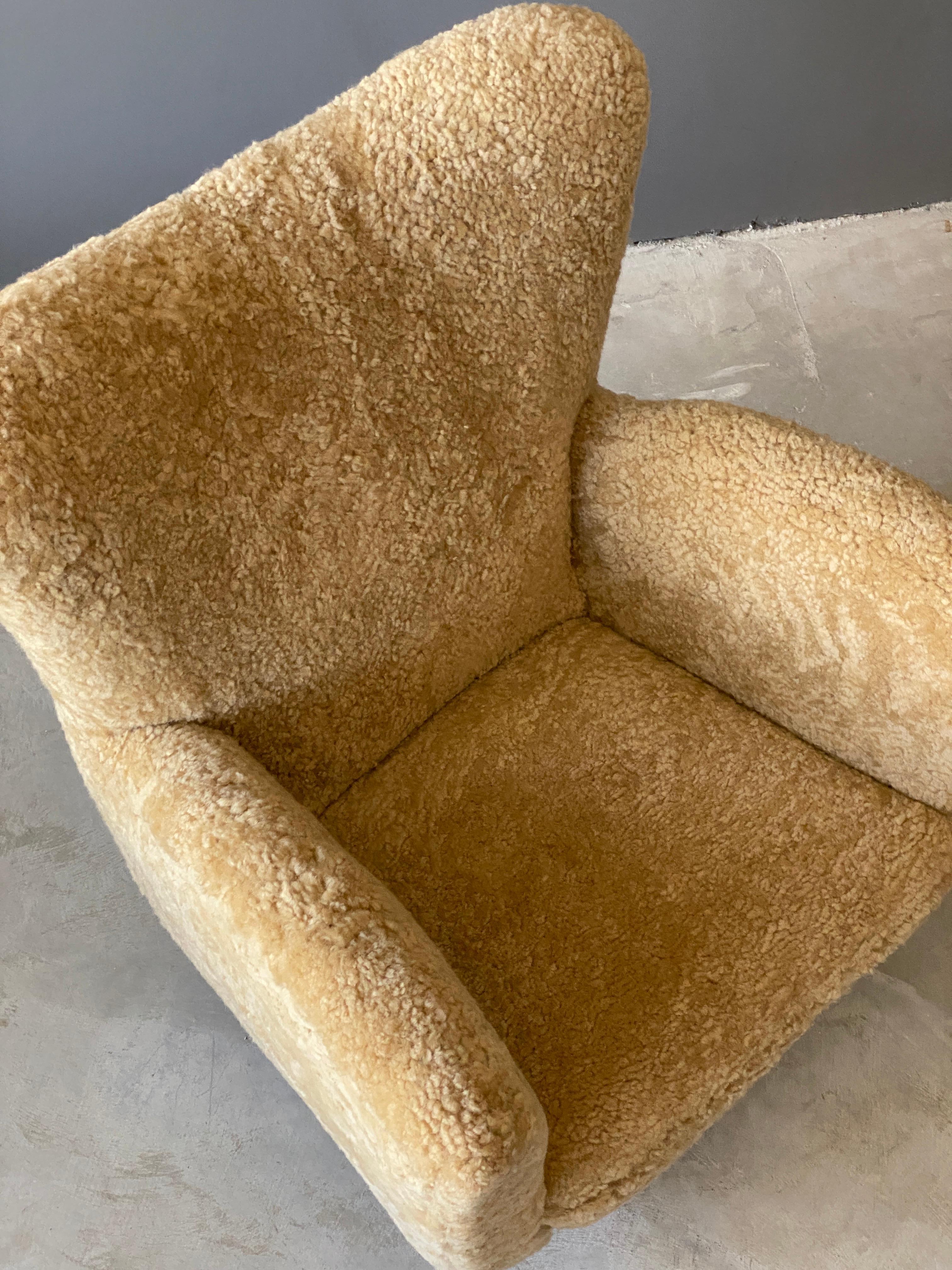Italian Designer, Organic Lounge Chairs, Beige Sheepskin, Wood, 1940s In Good Condition In High Point, NC