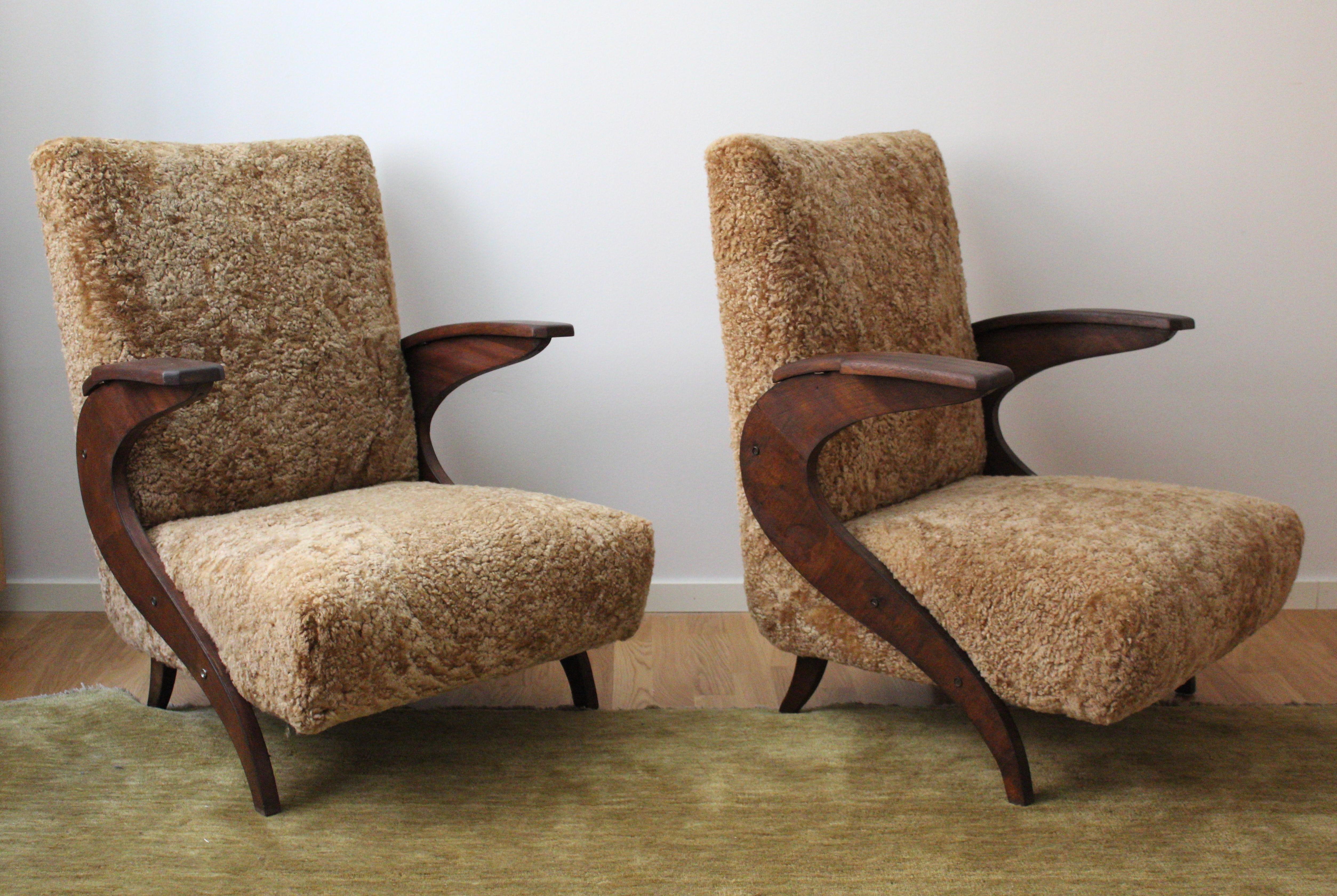 A pair of organic lounge chairs / arm chairs. Designed and produced in Italy, 1940s-1950s. 

Restored and reupholstered in brand new sheepskin upholstery.

Other designers of the period include Carlo Mollino, Franco Campo & Carlo Graffi, Isamu
