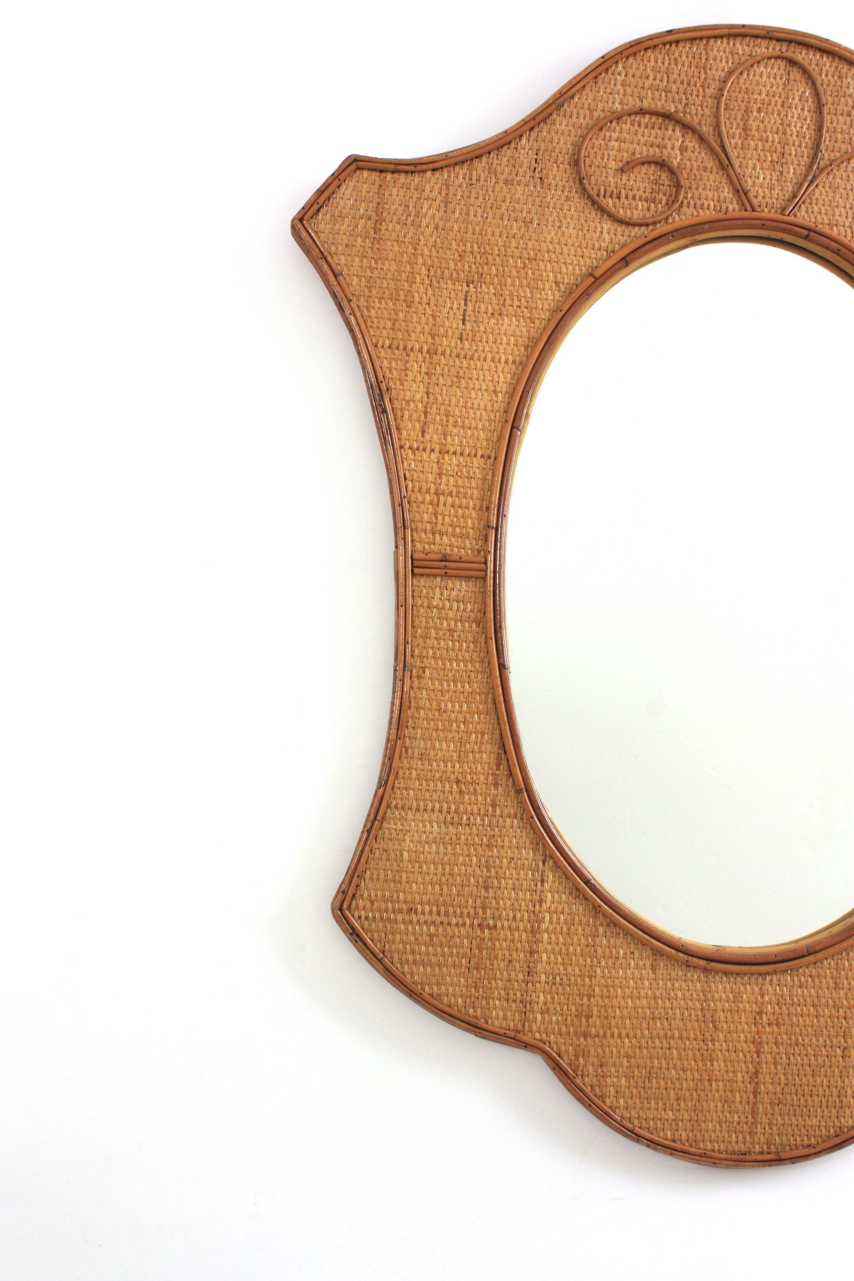 Fatto a mano Specchio da parete organico moderno di design italiano, rattan, vimini intrecciato in vendita