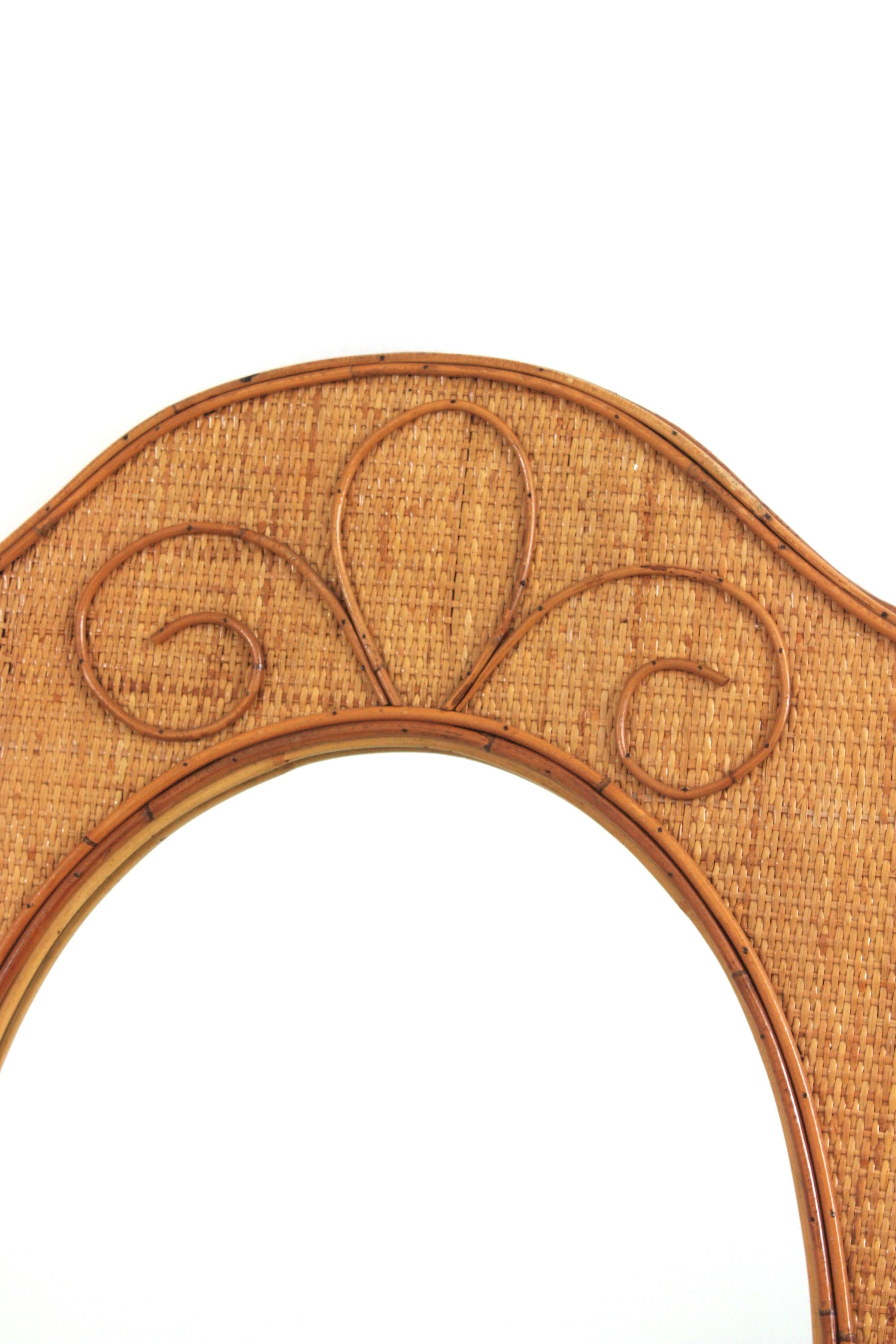 XX secolo Specchio da parete organico moderno di design italiano, rattan, vimini intrecciato in vendita