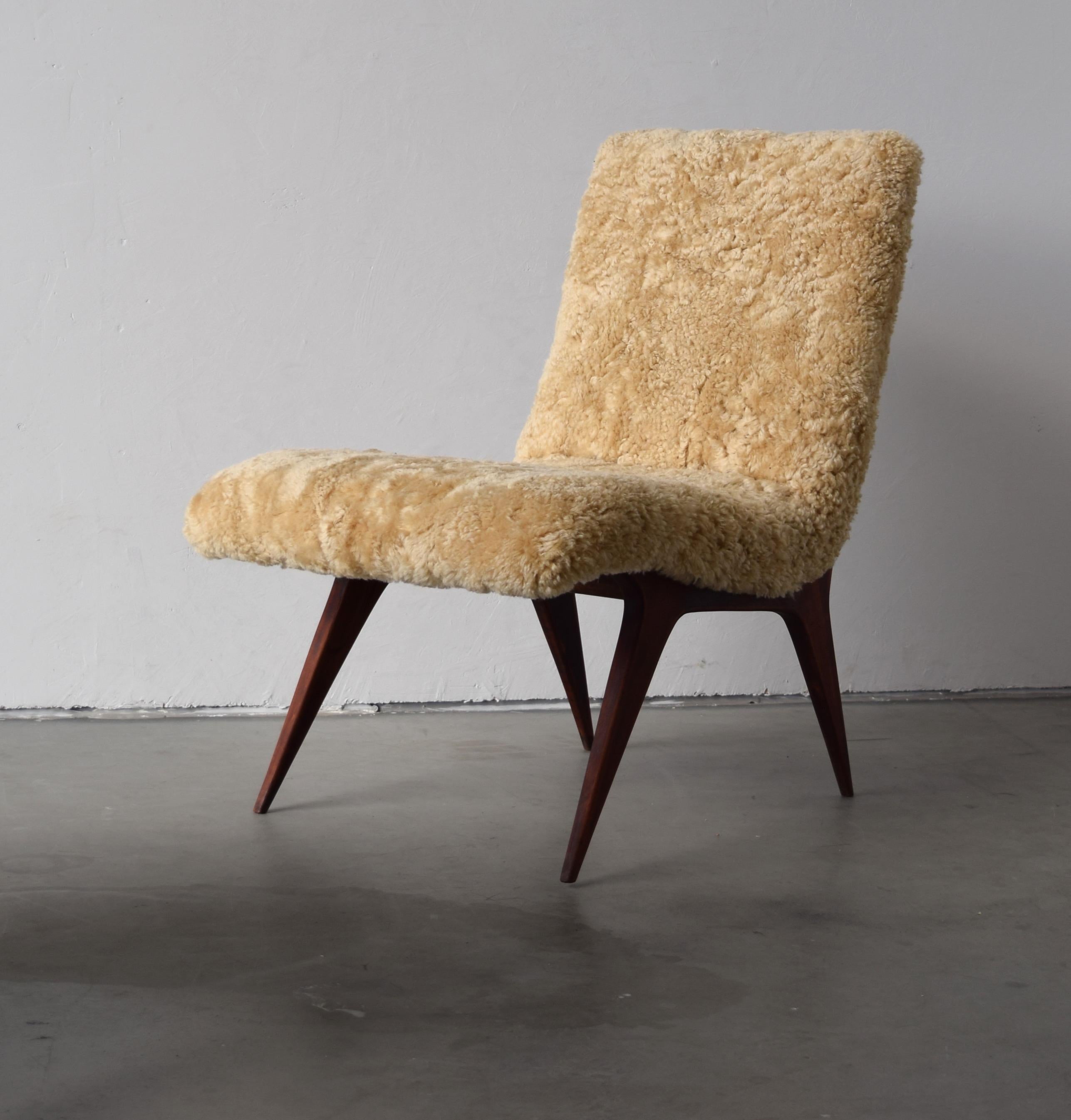 Mid-20th Century Italian Designer, Organic Slipper Chairs, Beige Sheepskin, Cherrywood, 1950s