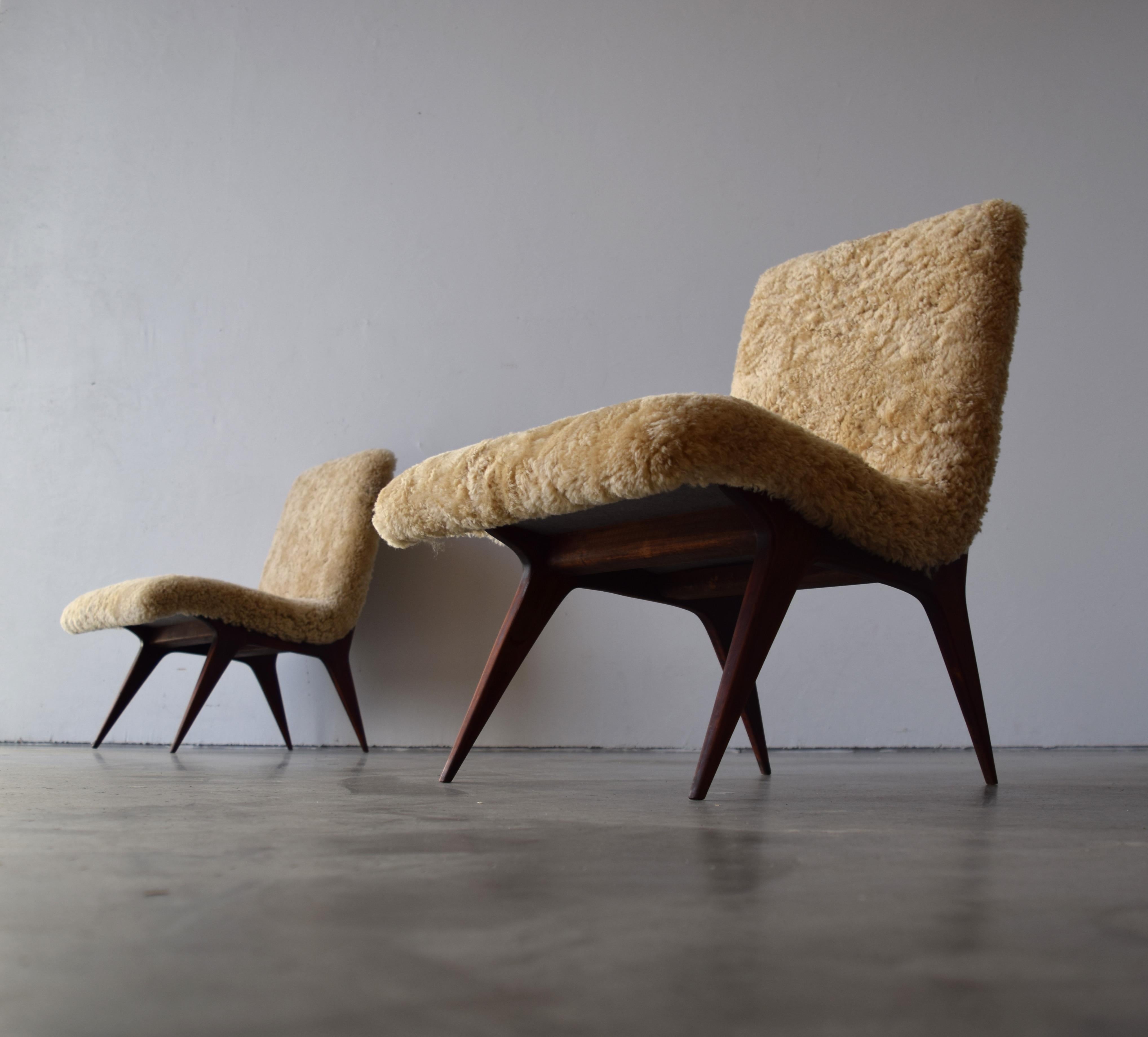 Italian Designer, Organic Slipper Chairs, Beige Sheepskin, Cherrywood, 1950s 2