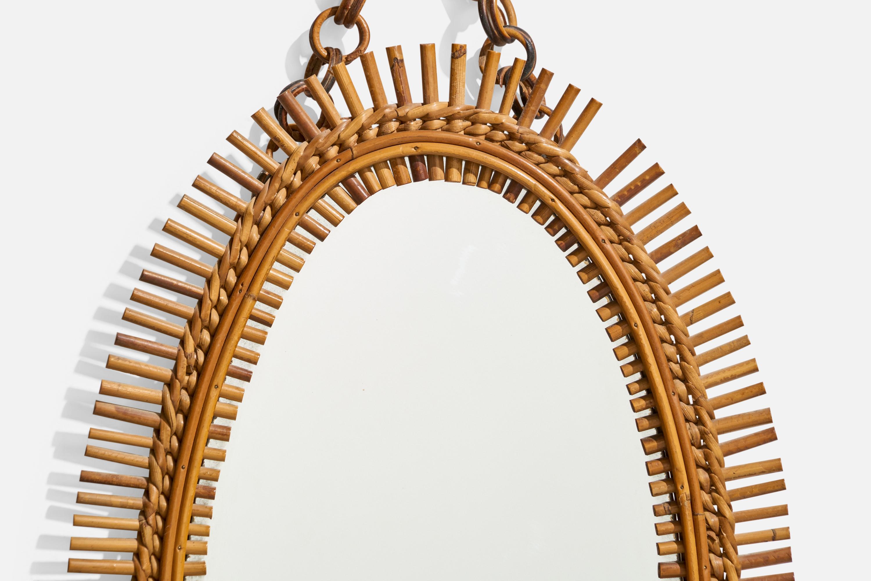 Metà XX secolo Specchio da parete ovale di design italiano, rattan, vetro a specchio, Italia, 1950 ca. in vendita