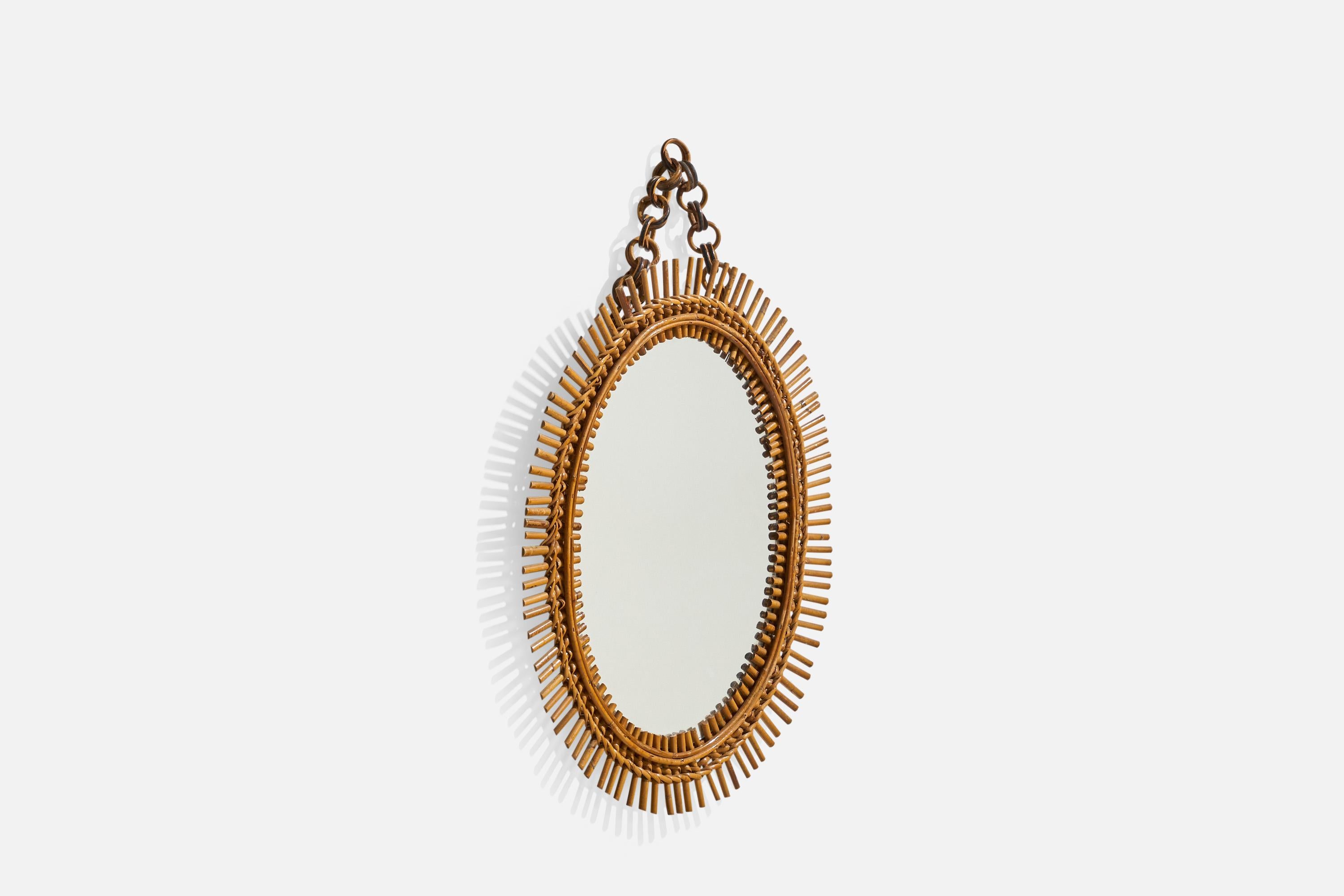 Diseñador italiano, Espejo de pared ovalado, ratán, cristal de espejo, Italia, c. 1950 Moderno de mediados de siglo en venta