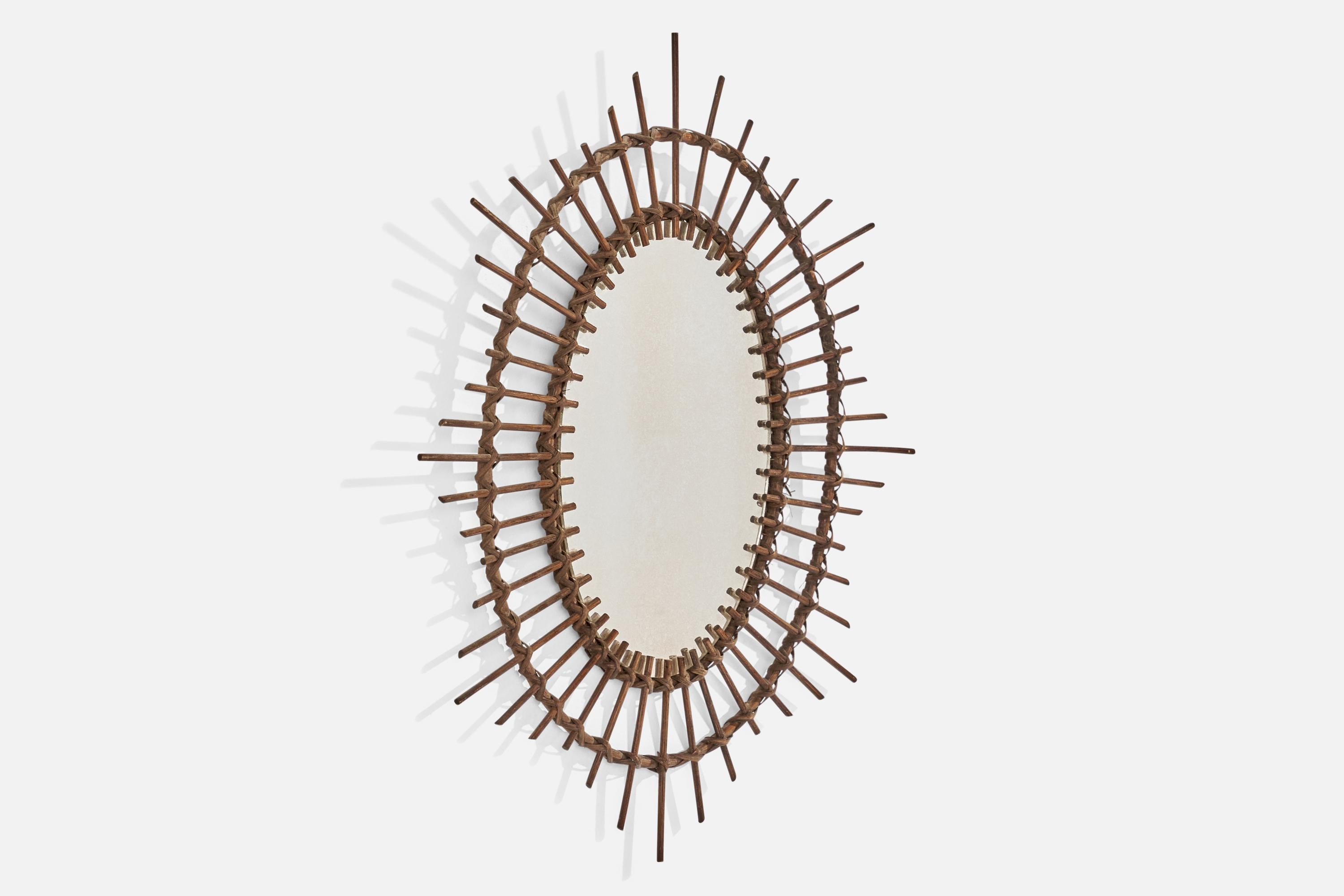 Italienischer italienischer Designer, ovaler Wandspiegel, Rattan, Spiegelglas, Italien, ca. 1950er Jahre (Moderne der Mitte des Jahrhunderts) im Angebot