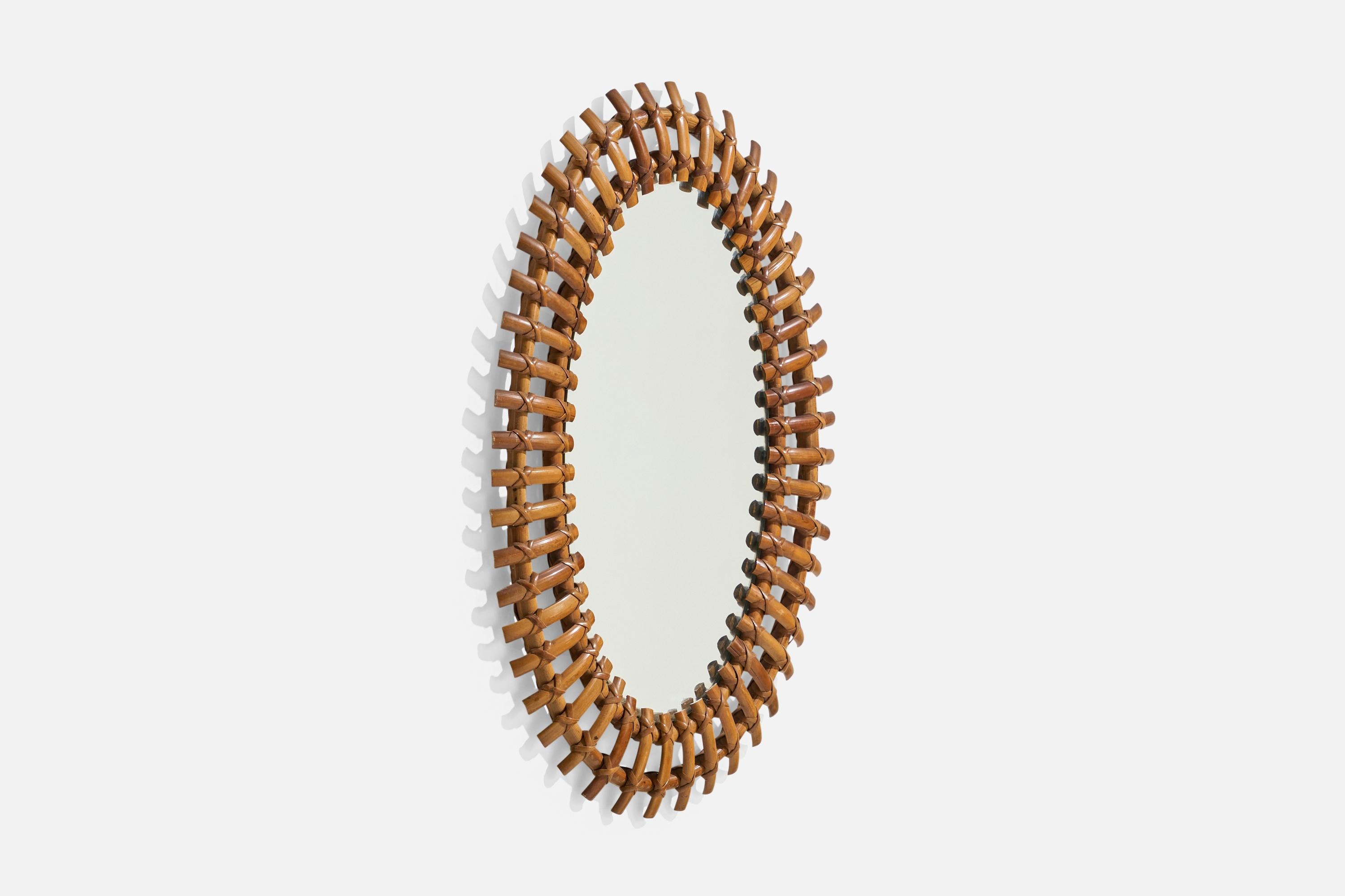 Diseñador italiano, Espejo de pared ovalado, ratán, cristal de espejo, Italia, c. 1950 Moderno de mediados de siglo en venta