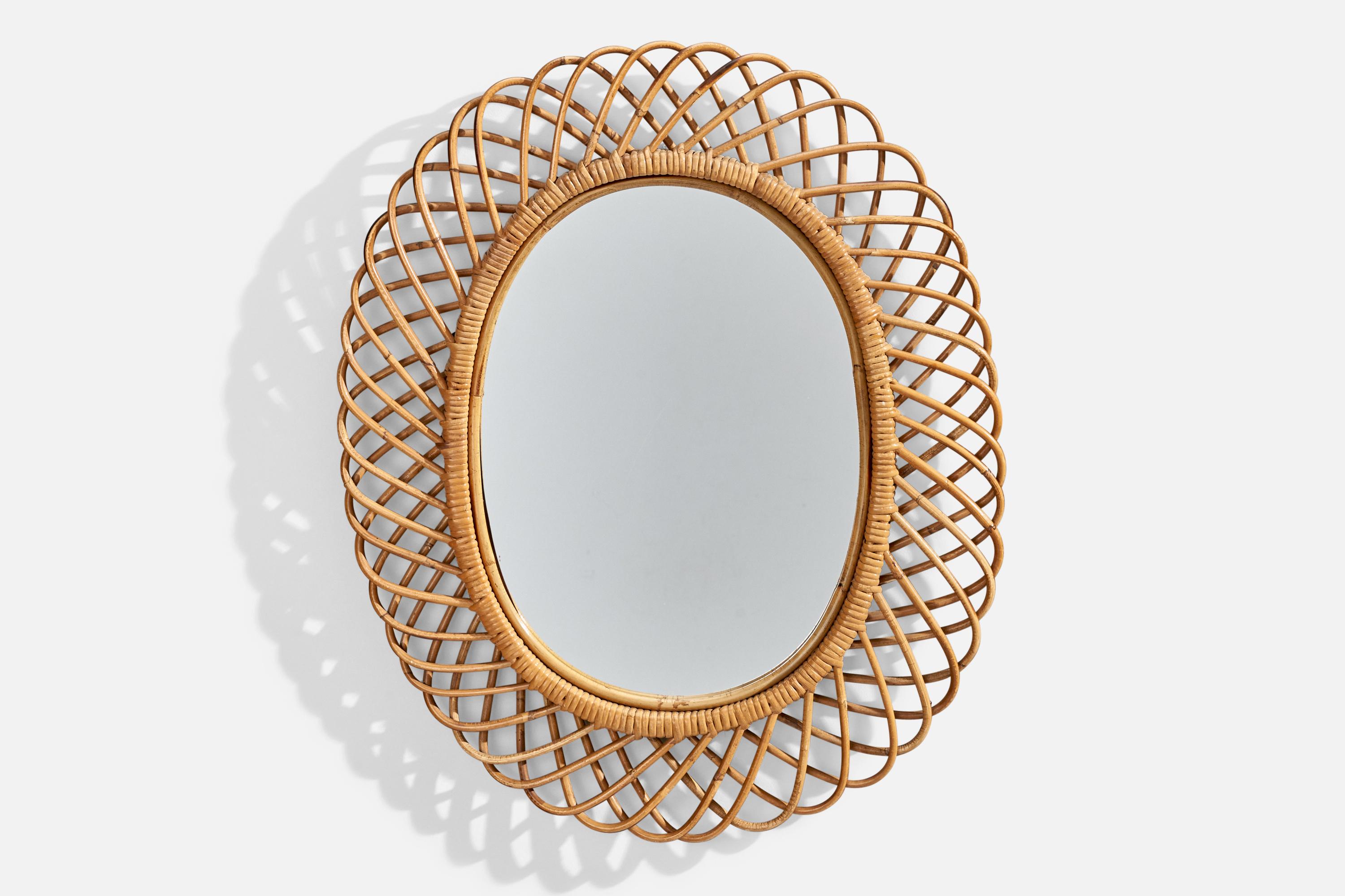 Italienischer italienischer Designer, ovaler Wandspiegel, Rattan, Spiegelglas, Italien, ca. 1950er Jahre (Moderne der Mitte des Jahrhunderts) im Angebot