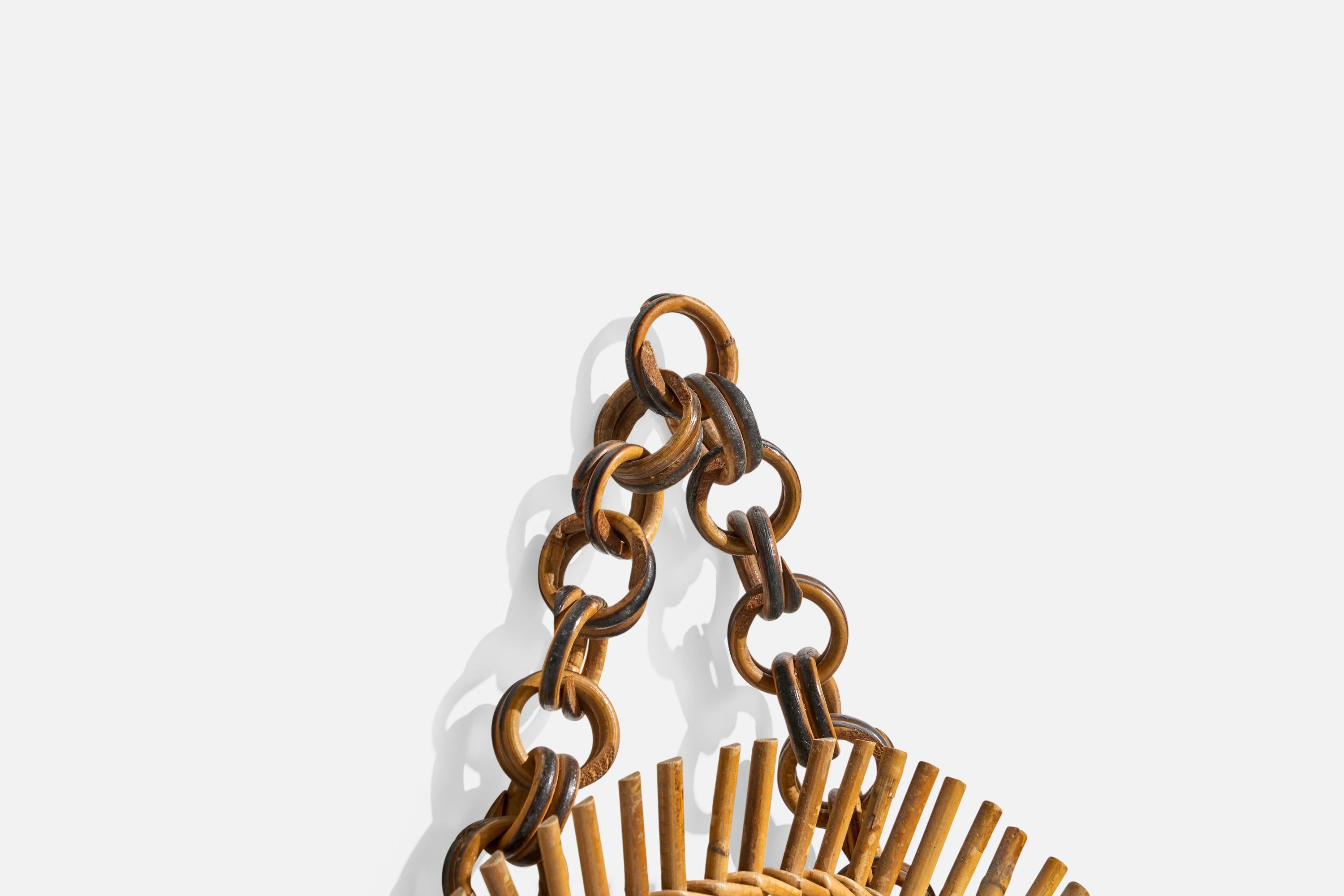 Diseñador italiano, Espejo de pared ovalado, ratán, cristal de espejo, Italia, c. 1950 Italiano en venta