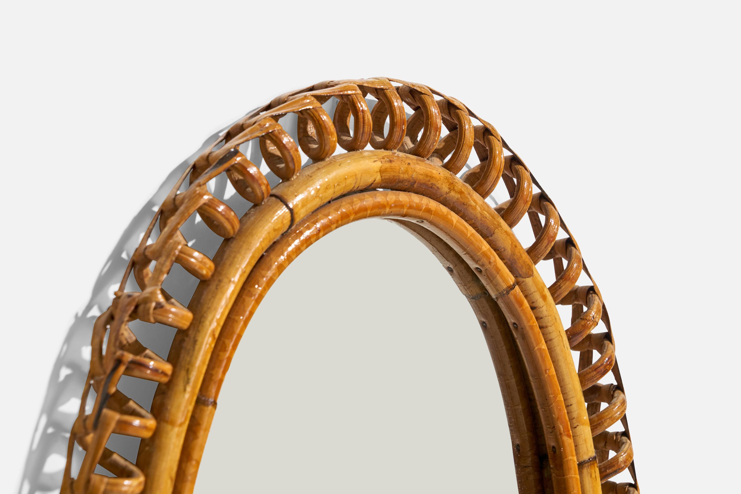 Italiano Specchio da parete ovale di design italiano, rattan, vetro a specchio, Italia, 1950 ca. in vendita