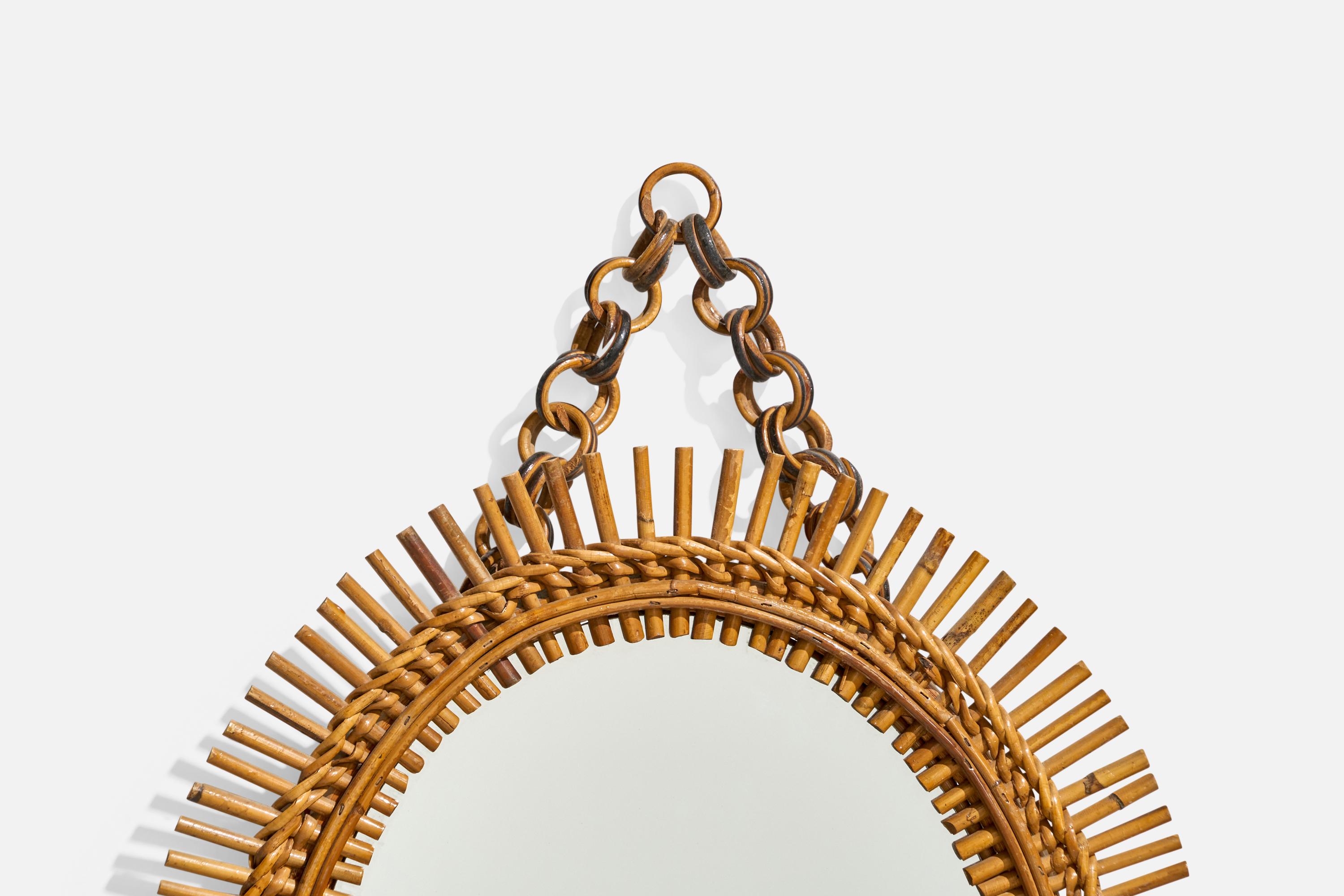 Diseñador italiano, Espejo de pared ovalado, ratán, cristal de espejo, Italia, c. 1950 en Bueno estado para la venta en High Point, NC