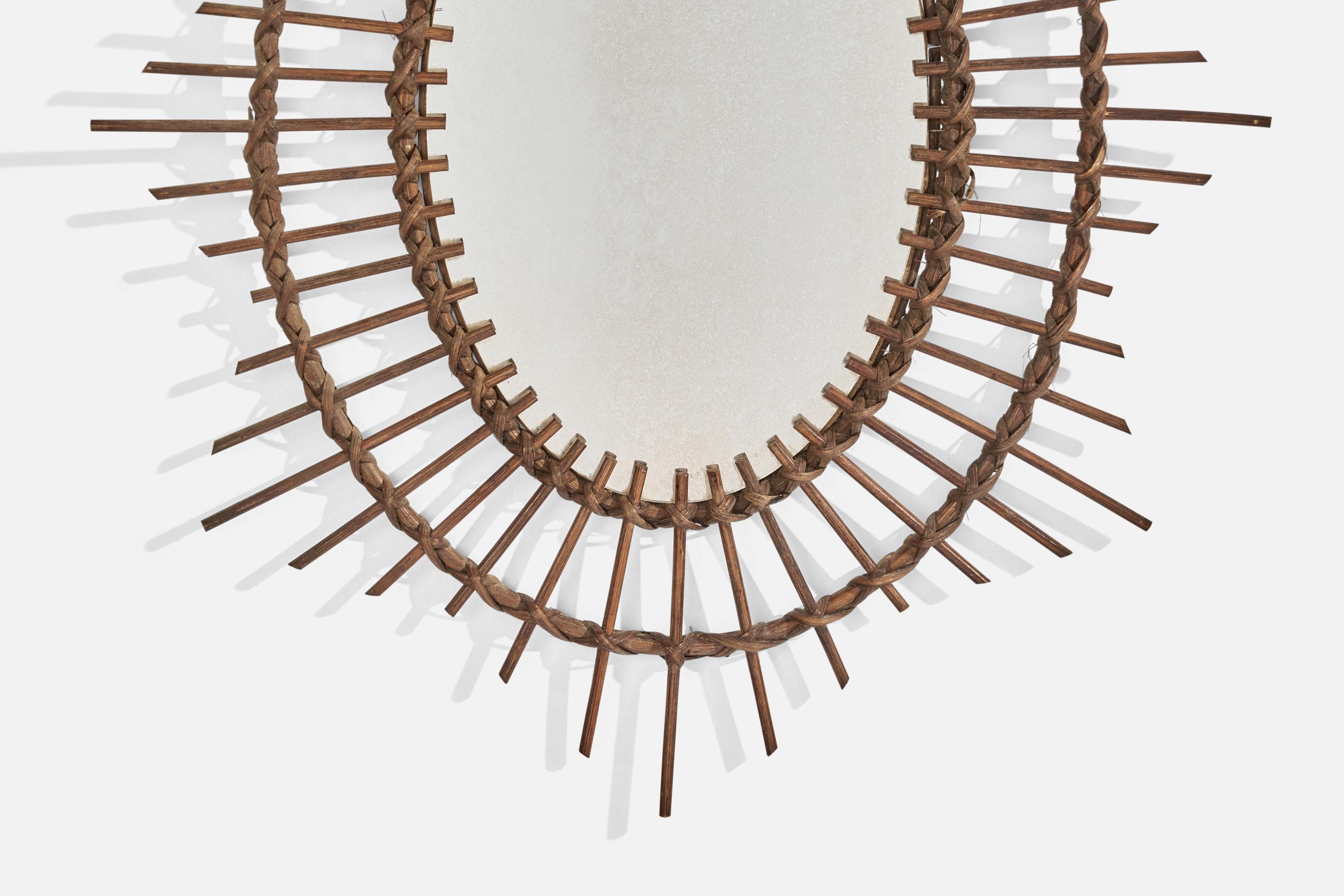 Italienischer italienischer Designer, ovaler Wandspiegel, Rattan, Spiegelglas, Italien, ca. 1950er Jahre (Mitte des 20. Jahrhunderts) im Angebot