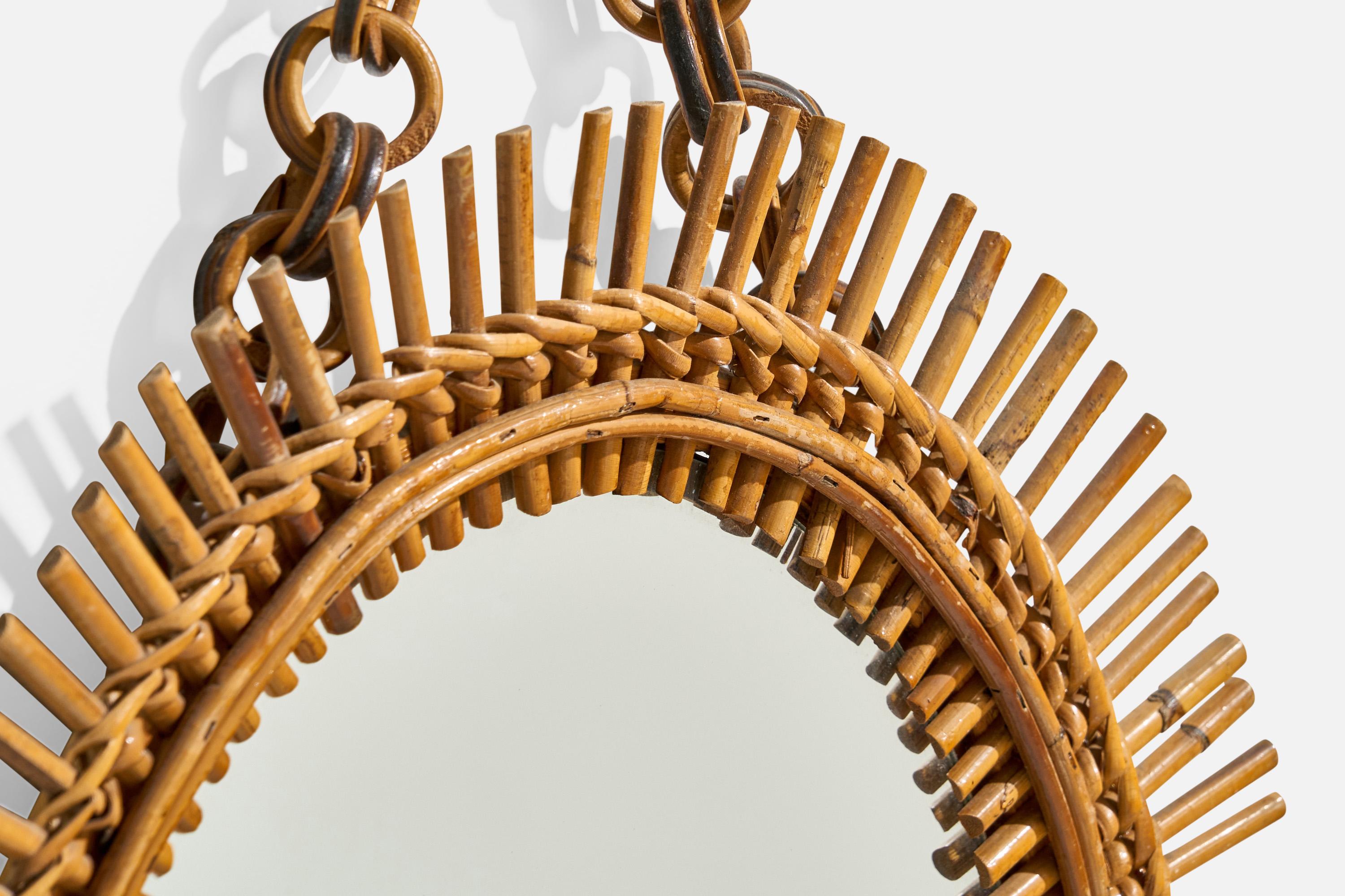 Diseñador italiano, Espejo de pared ovalado, ratán, cristal de espejo, Italia, c. 1950 mediados del siglo XX en venta