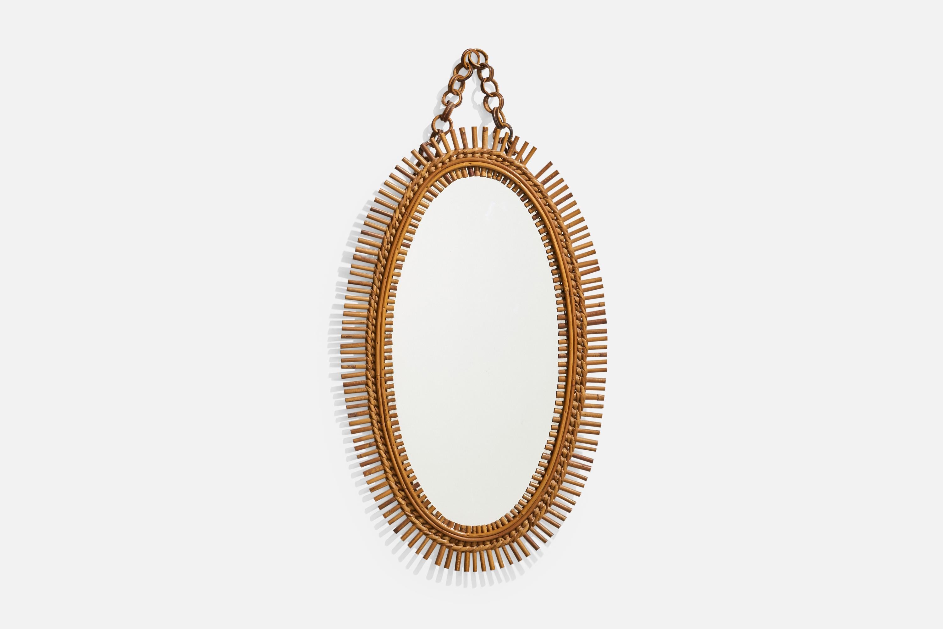Specchio da parete ovale in rattan disegnato e prodotto da un designer italiano, Italia, anni 1950-1960.
    
