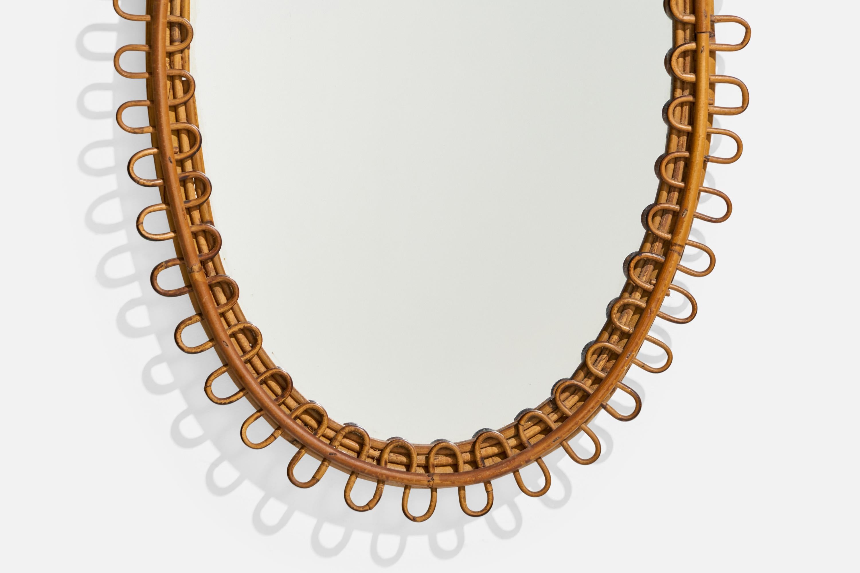 Milieu du XXe siècle Designer italien, miroir mural ovale, rotin, verre de miroir, Italie, vers les années 1950 en vente