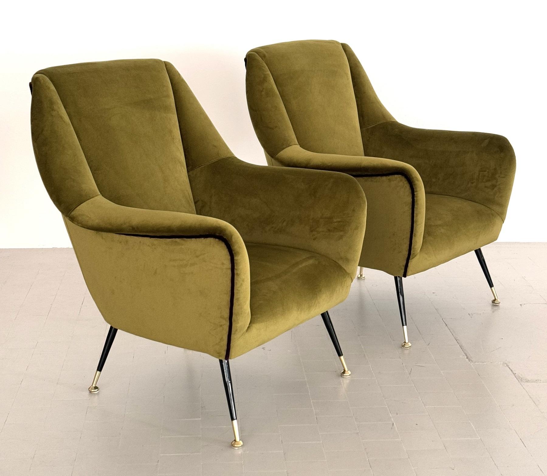 Italian Designer Pair of Armchairs in Green Moss Velvet with Brass Feet, 1950s For Sale 5
