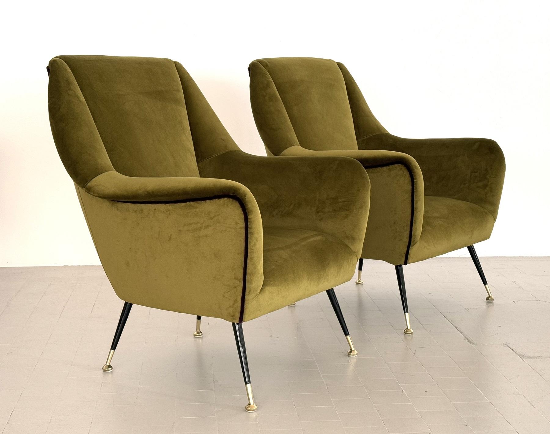 Italian Designer Pair of Armchairs in Green Moss Velvet with Brass Feet, 1950s For Sale 6