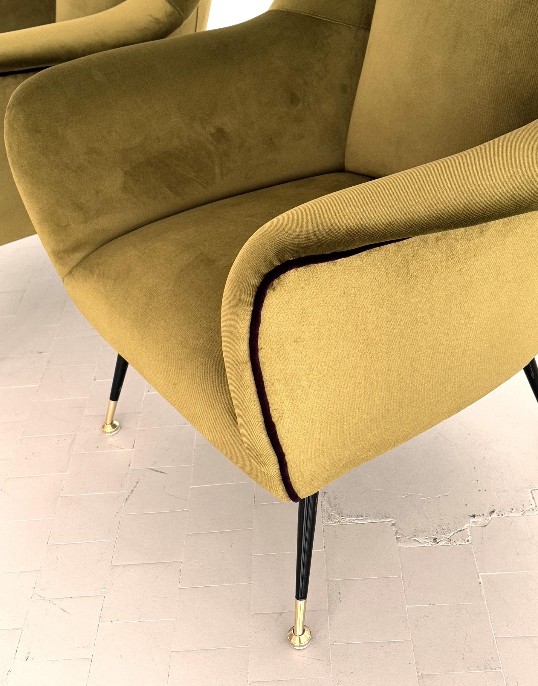 Italian Designer Pair of Armchairs in Green Moss Velvet with Brass Feet, 1950s For Sale 9