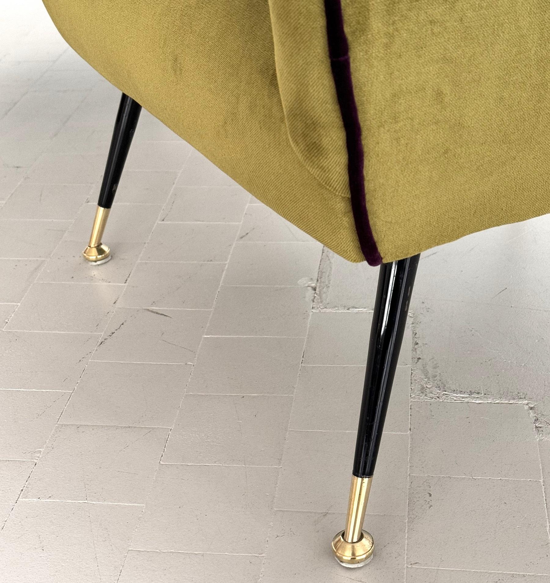 Italian Designer Pair of Armchairs in Green Moss Velvet with Brass Feet, 1950s For Sale 10