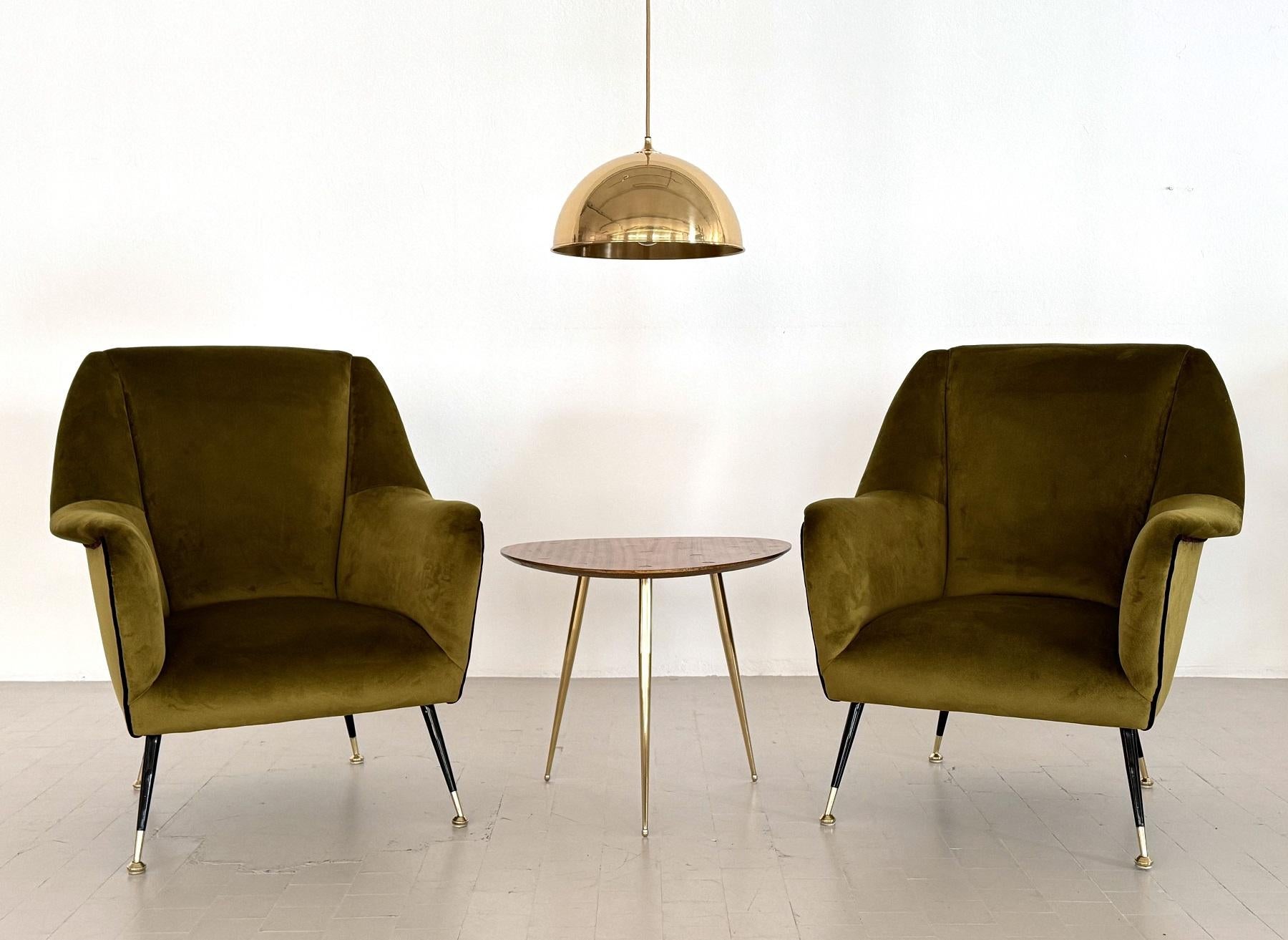 Italian Designer Pair of Armchairs in Green Moss Velvet with Brass Feet, 1950s For Sale 11