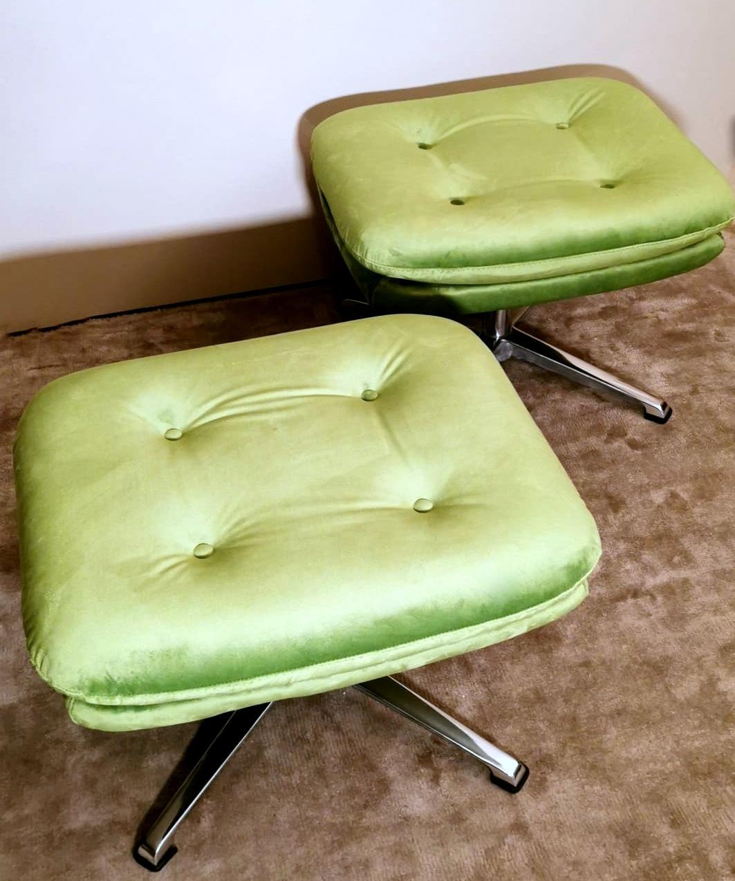 Italian Designer Pair Poufs with Velvet Cushions and Aluminum Structure In Good Condition For Sale In Prato, Tuscany