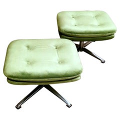 Coppia di pouf di design italiano con cuscini in velluto e struttura in alluminio