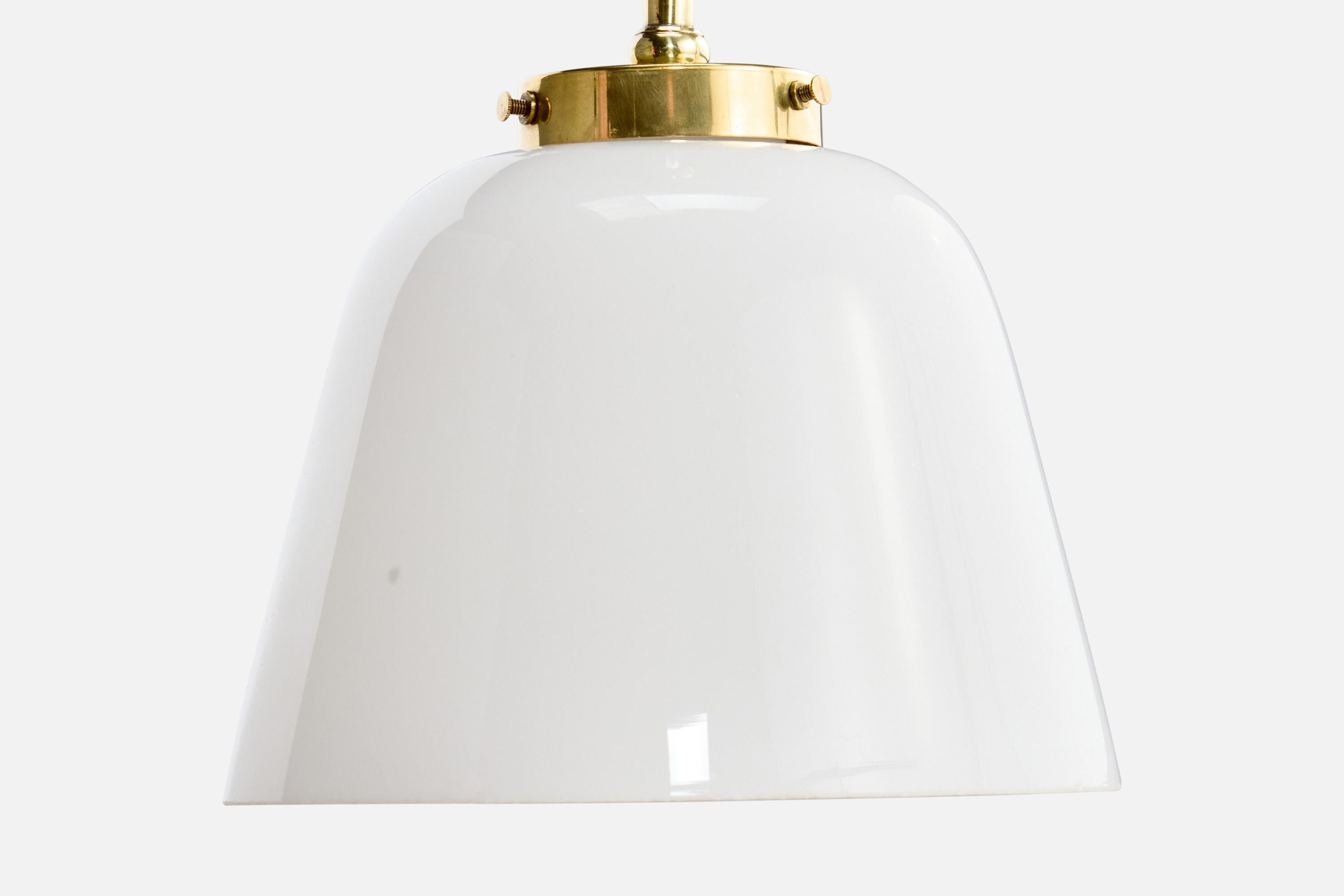 Designer italiano, lampada a sospensione, ottone, vetro, anni '50 In condizioni buone in vendita a High Point, NC