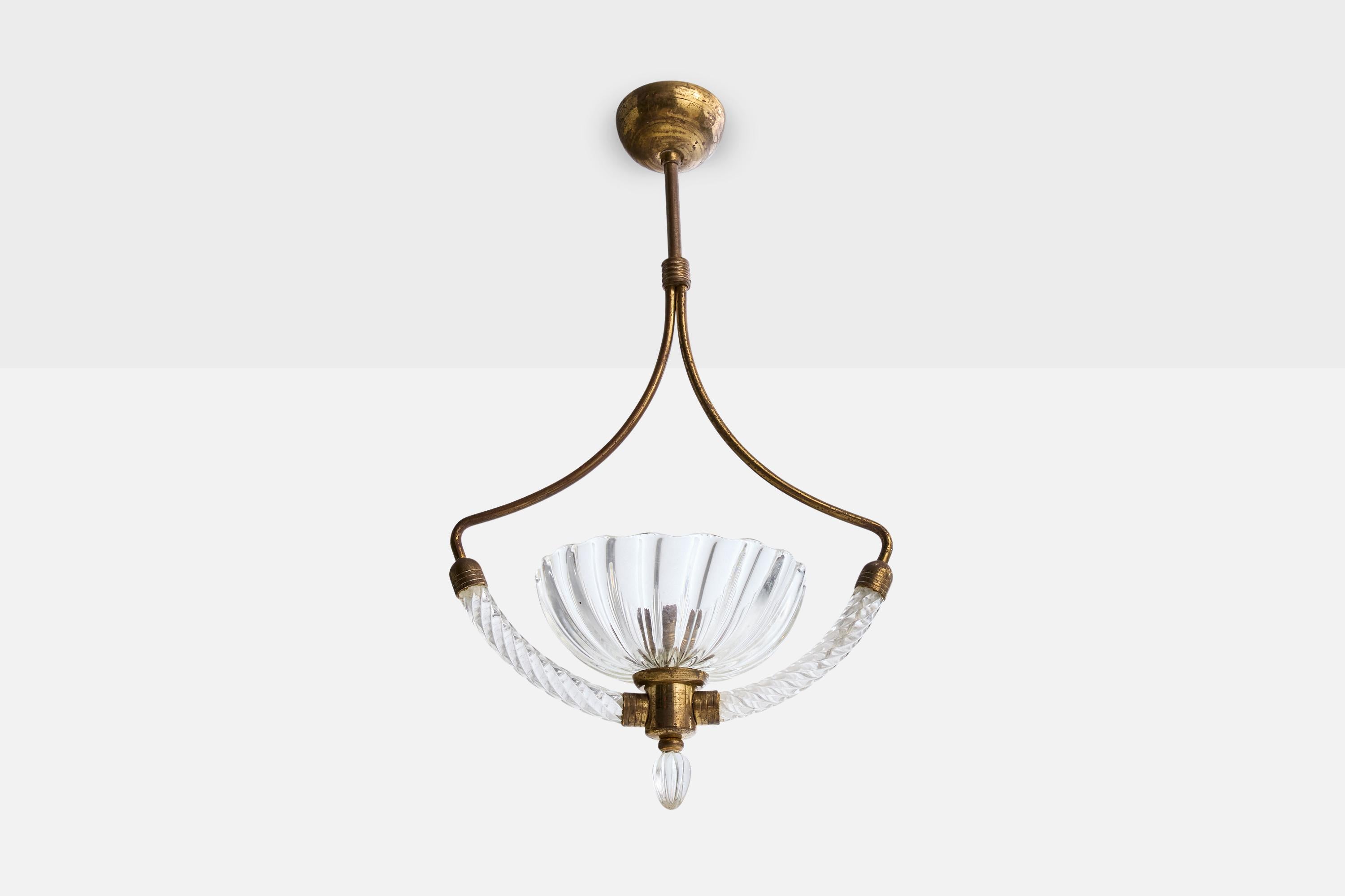 Lampada a sospensione in ottone e vetro di Murano progettata e prodotta in Italia, anni '1940 circa.

Ossidazione presente nell'ottone

Usura coerente con l'età e l'uso

Dimensioni complessive (pollici): 25,0 