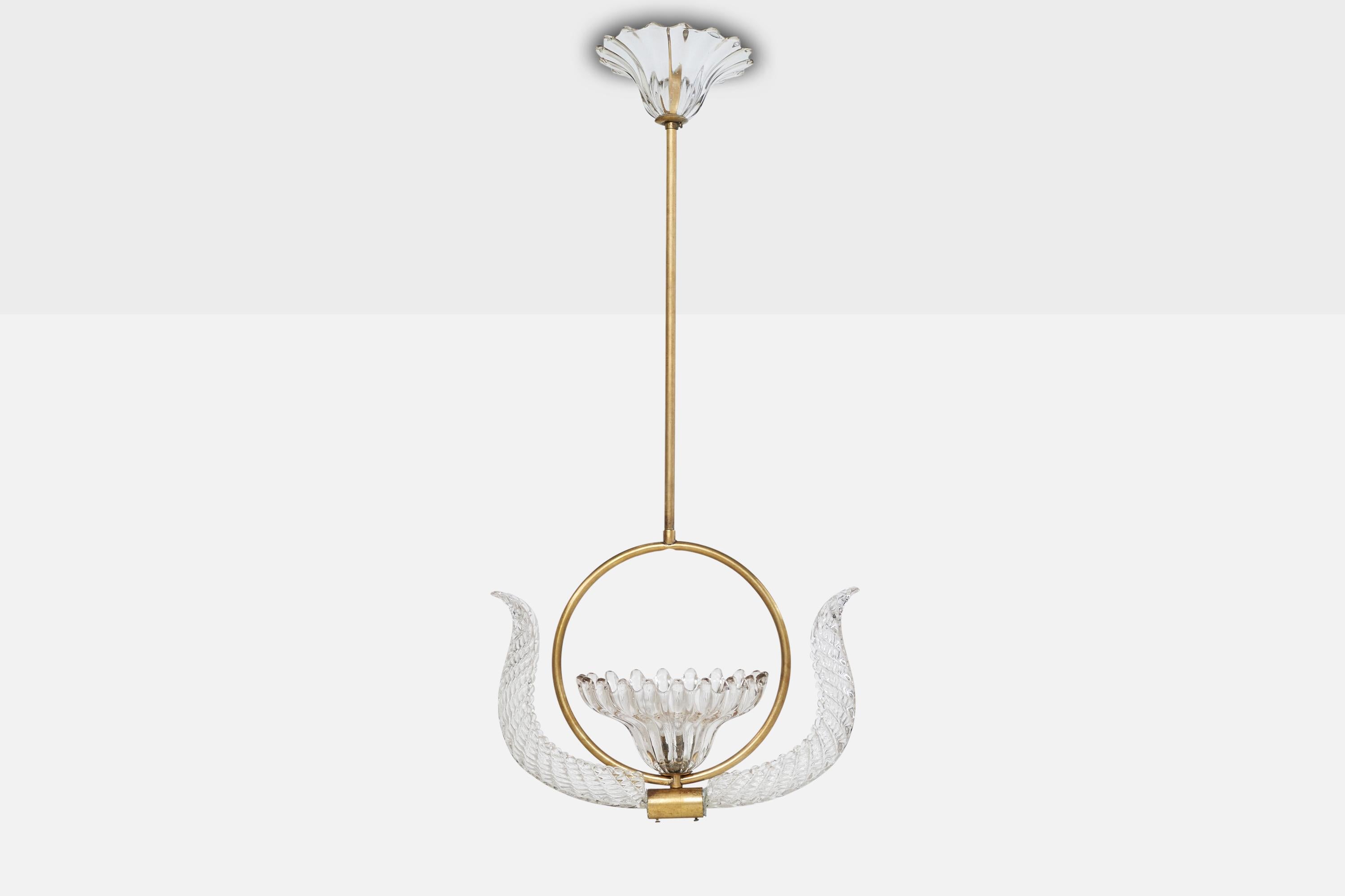 Italiano Designer italiano, lampada a sospensione, ottone, vetro, Italia, anni '40 in vendita