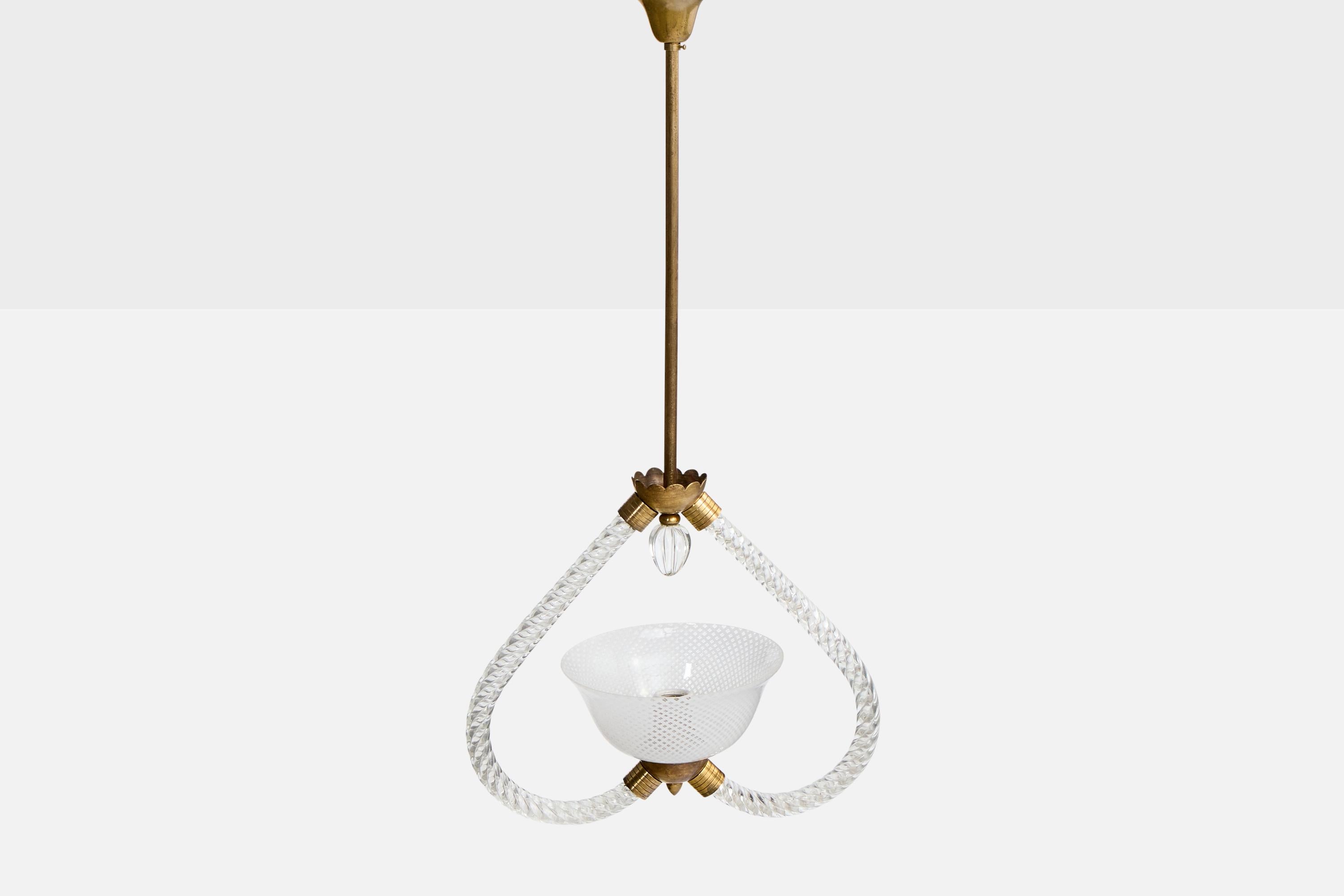 Diseñador italiano, Lámpara colgante, Latón, Cristal, Italia, Década de 1940 en Bueno estado para la venta en High Point, NC