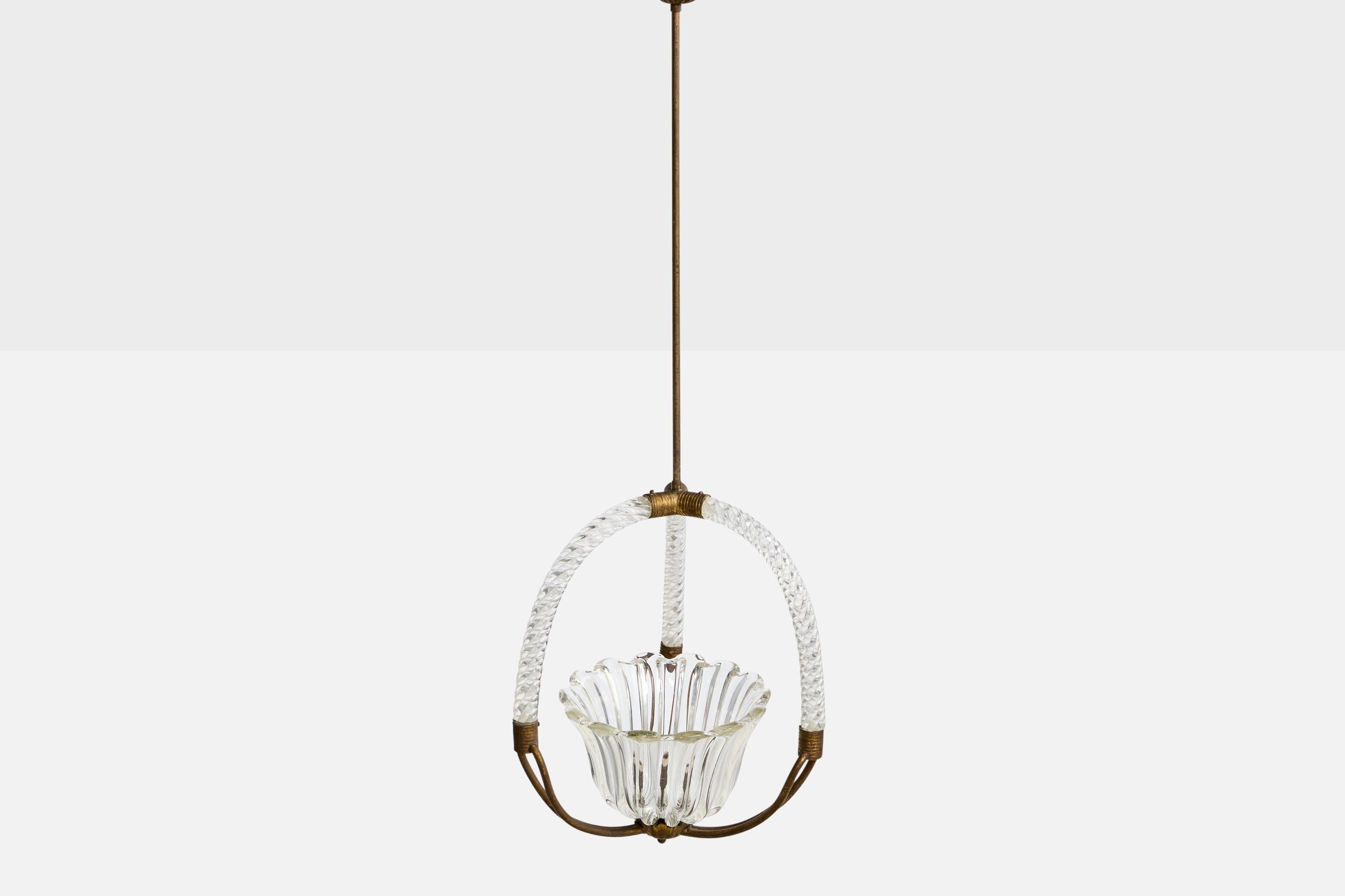 Designer italiano, lampada a sospensione, ottone, vetro, Italia, anni '40 In condizioni buone in vendita a High Point, NC