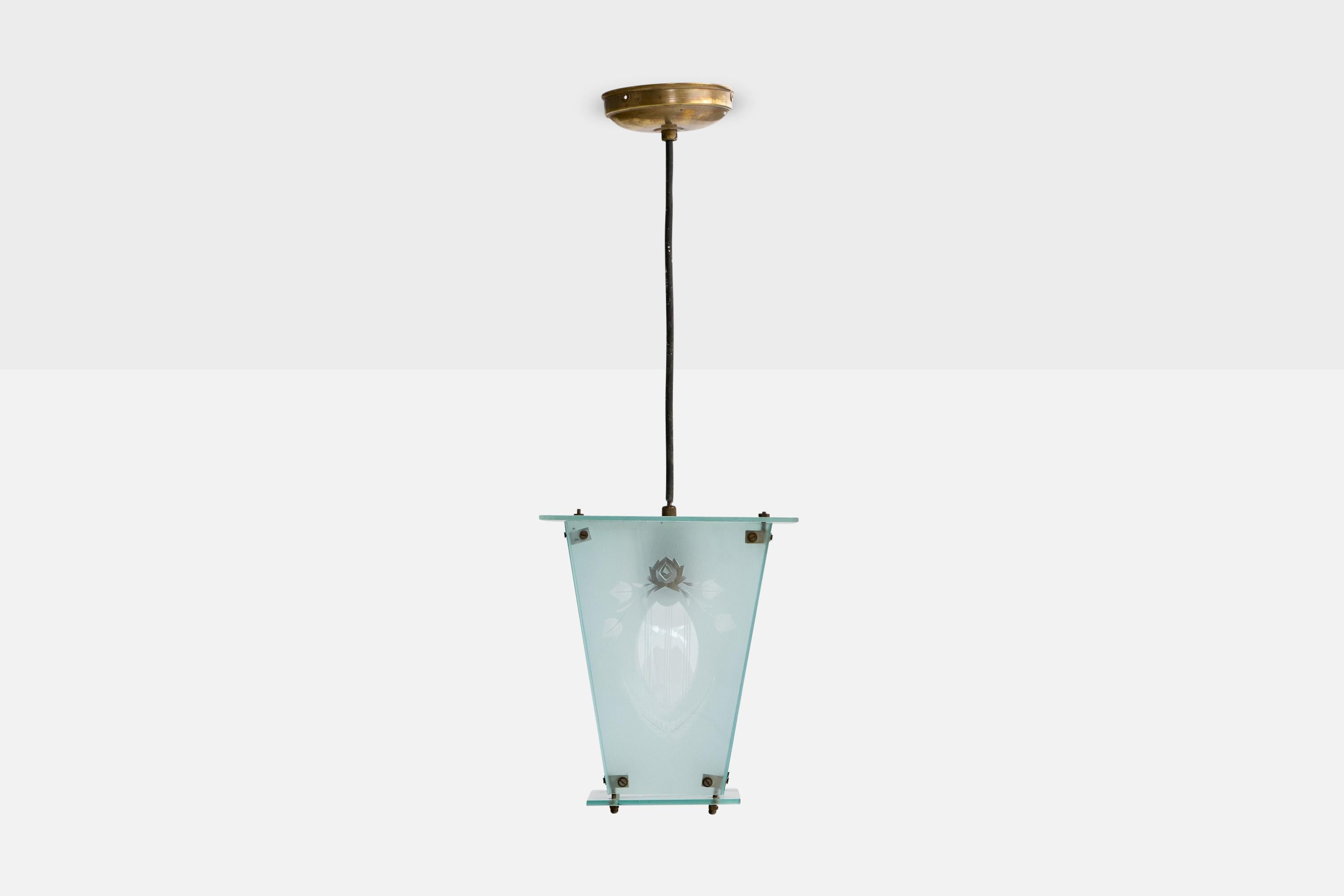 Designer italiano, lampada a sospensione, ottone, vetro, Italia, anni '40 In condizioni buone in vendita a High Point, NC