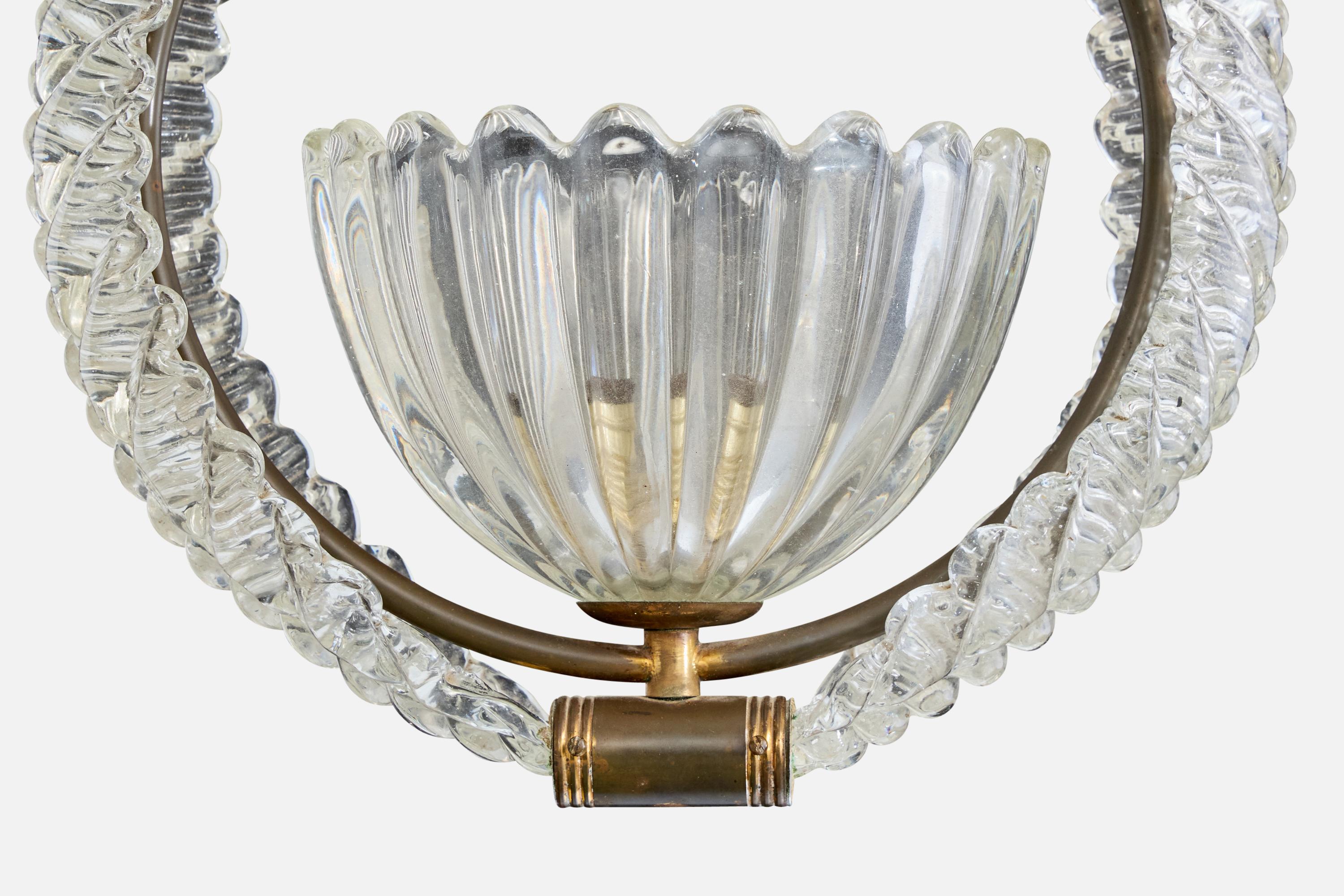 Designer italiano, lampada a sospensione, ottone, vetro, Italia, anni '40 In condizioni buone in vendita a High Point, NC