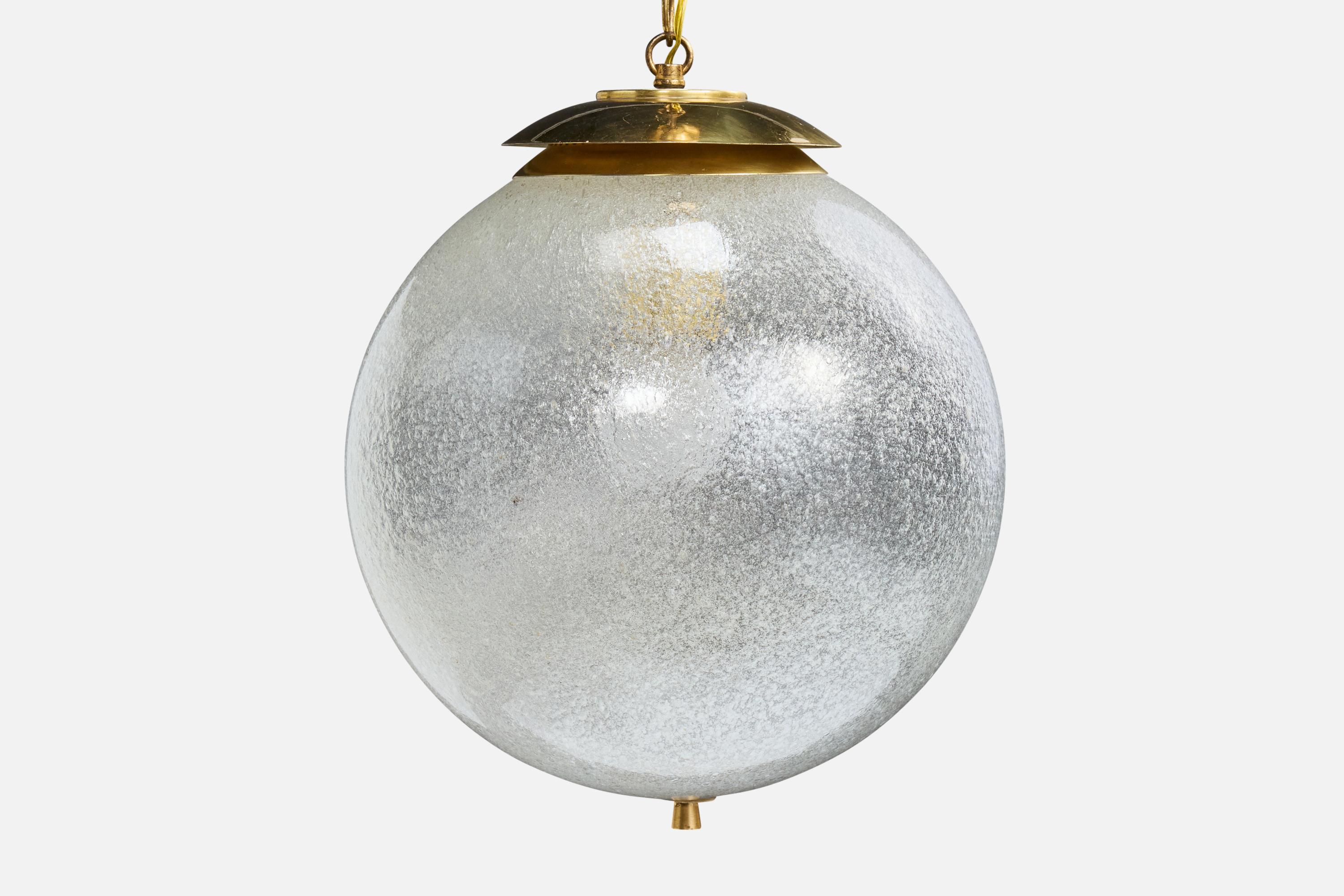 Designer italiano, lampada a sospensione, ottone, vetro, Italia, anni '50 In condizioni buone in vendita a High Point, NC