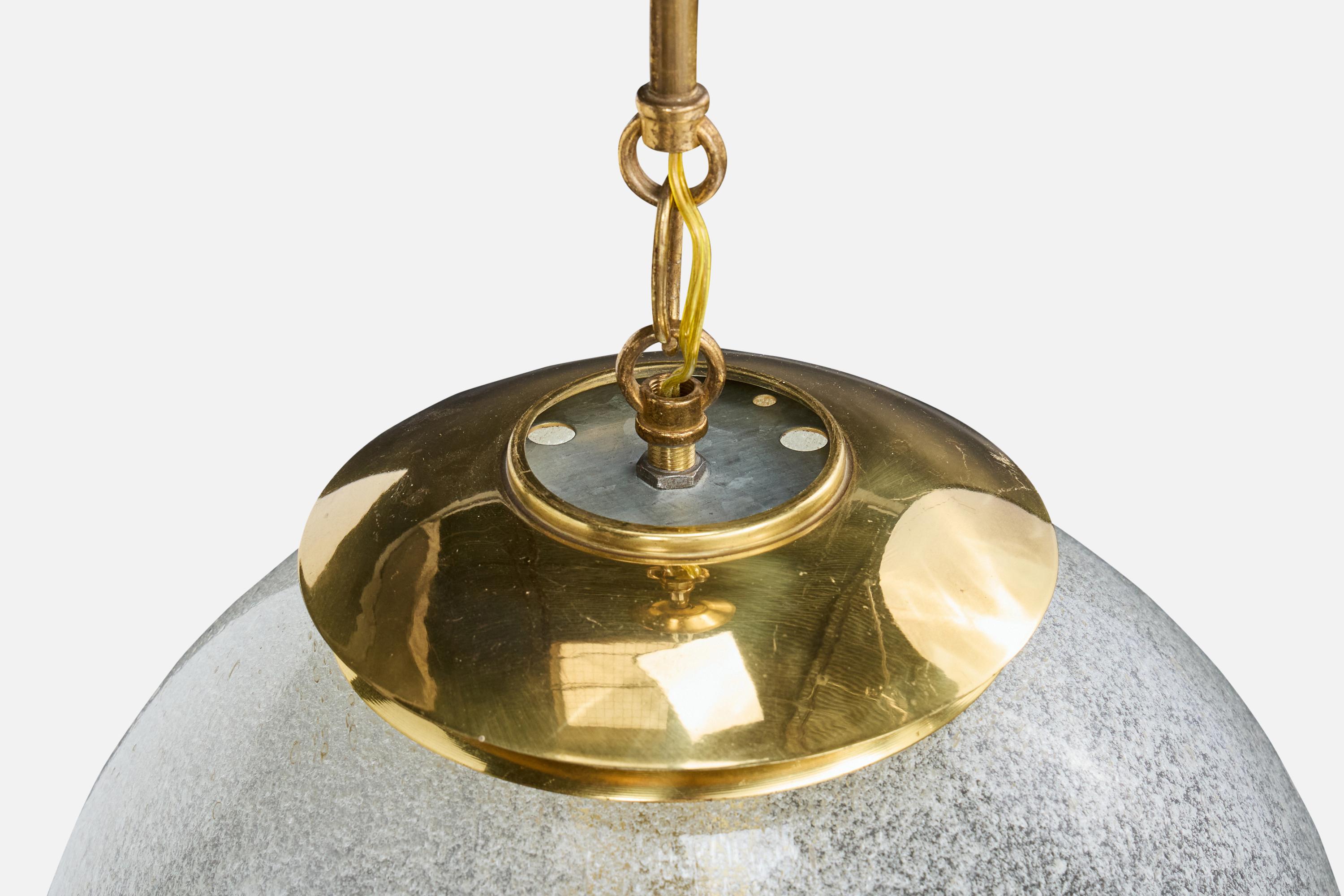 Ottone Designer italiano, lampada a sospensione, ottone, vetro, Italia, anni '50 in vendita