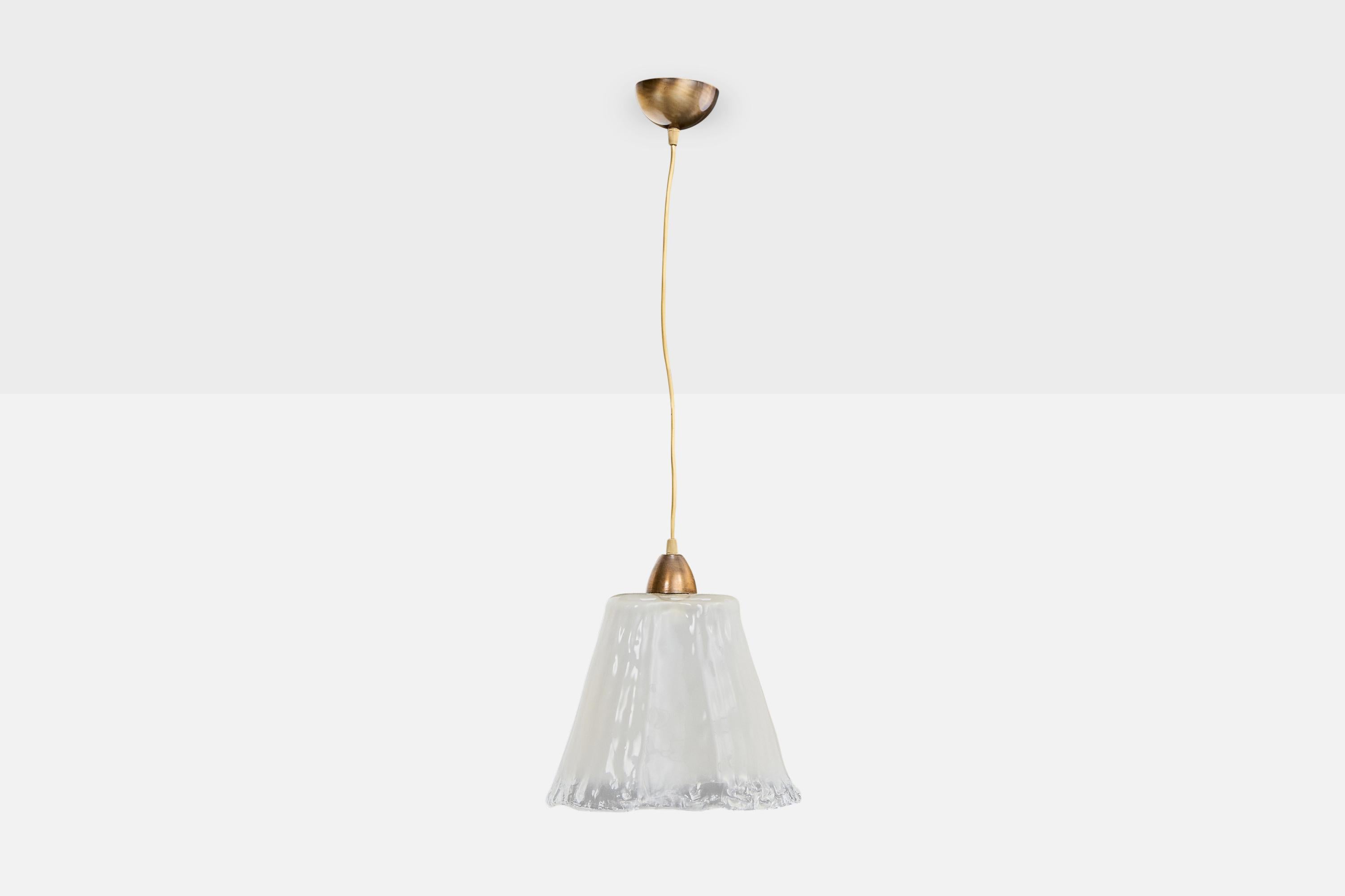 Mid-Century Modern Lampe à suspension italienne, laiton, verre, Italie, années 1990 en vente