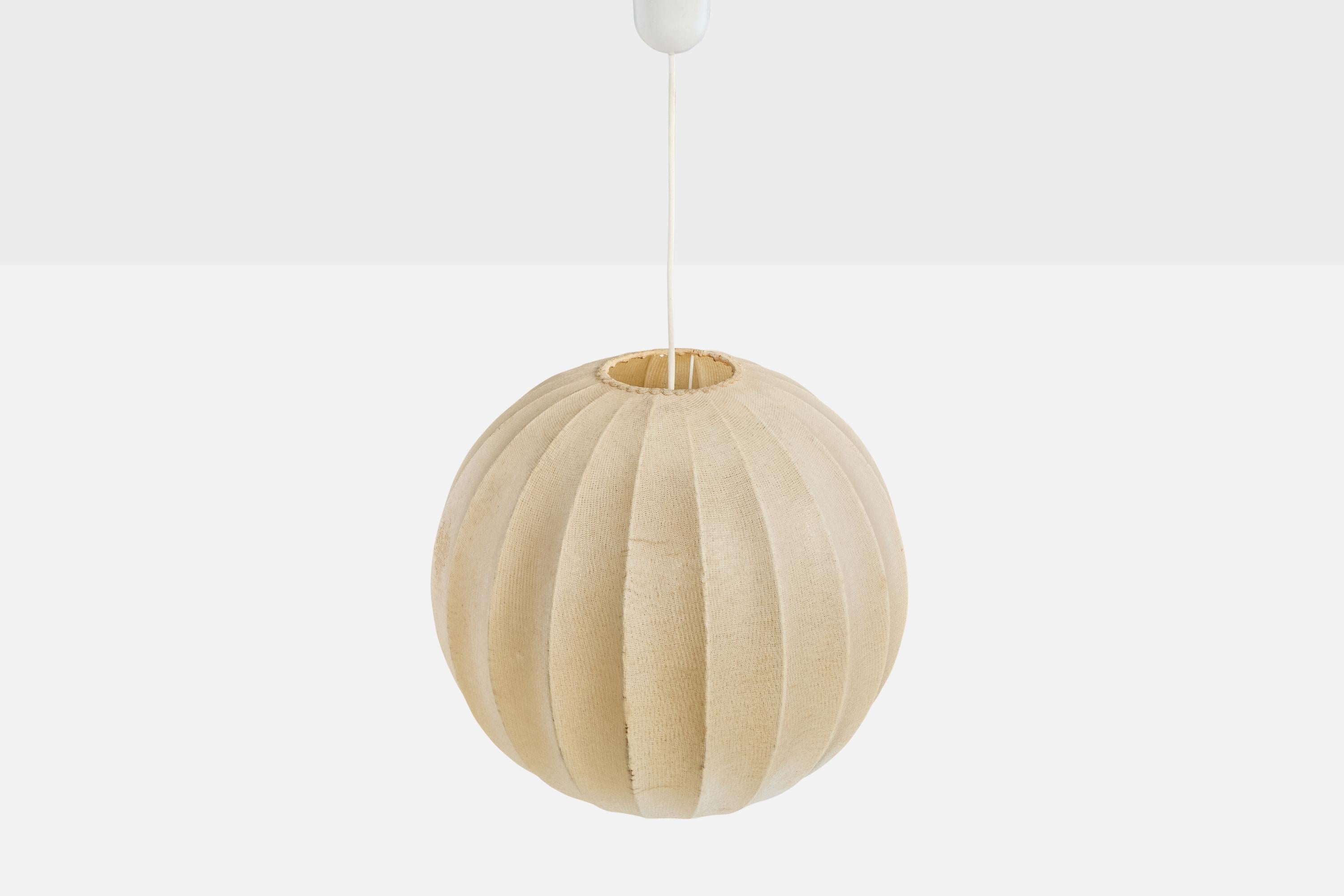 Italiano Designer italiano, lampada a sospensione, tessuto, resina, Italia, anni '60 in vendita