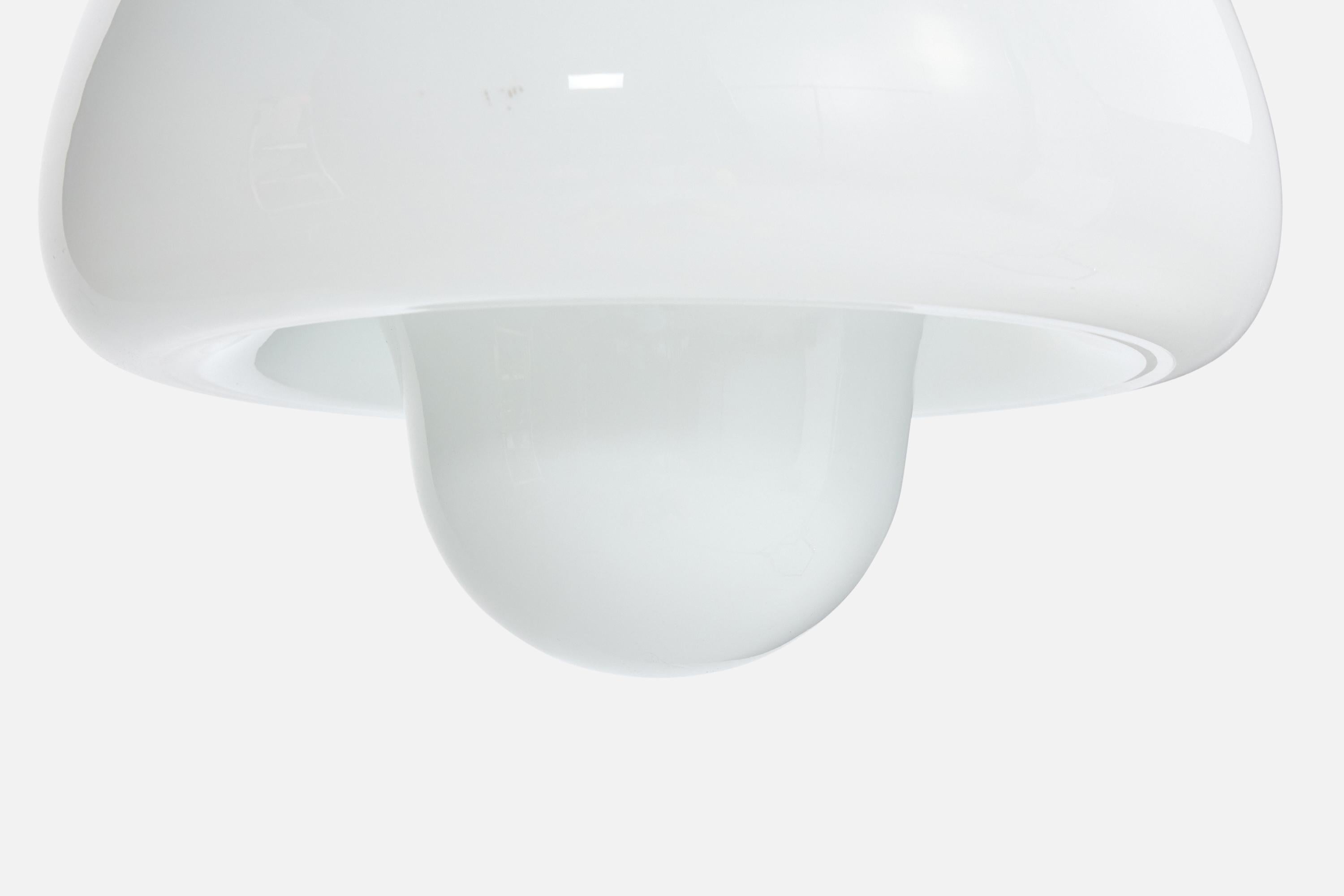 Metà XX secolo Designer italiano, lampada a sospensione, vetro, cromo, Italia, anni '60 in vendita