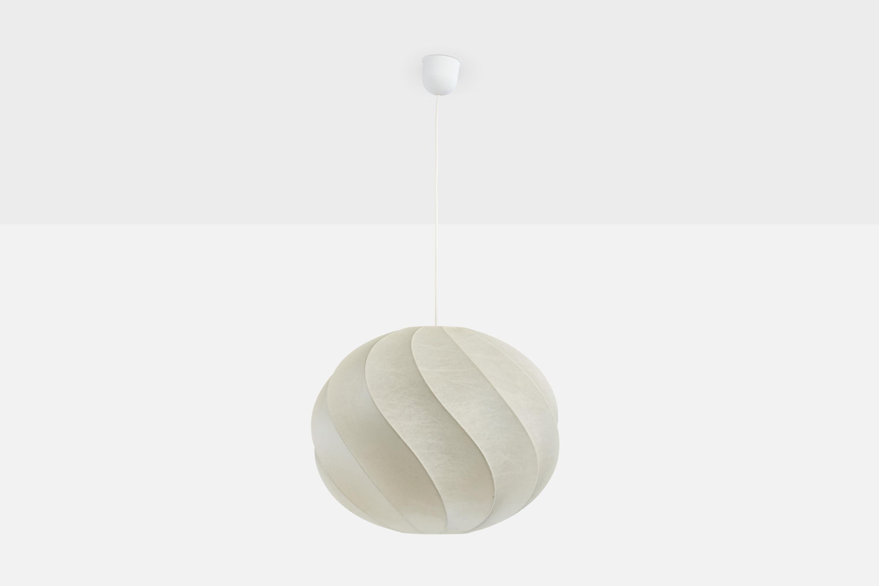 Mid-Century moderno Designer italiano, Lampada a sospensione, Resina, Italia, anni '1960 in vendita