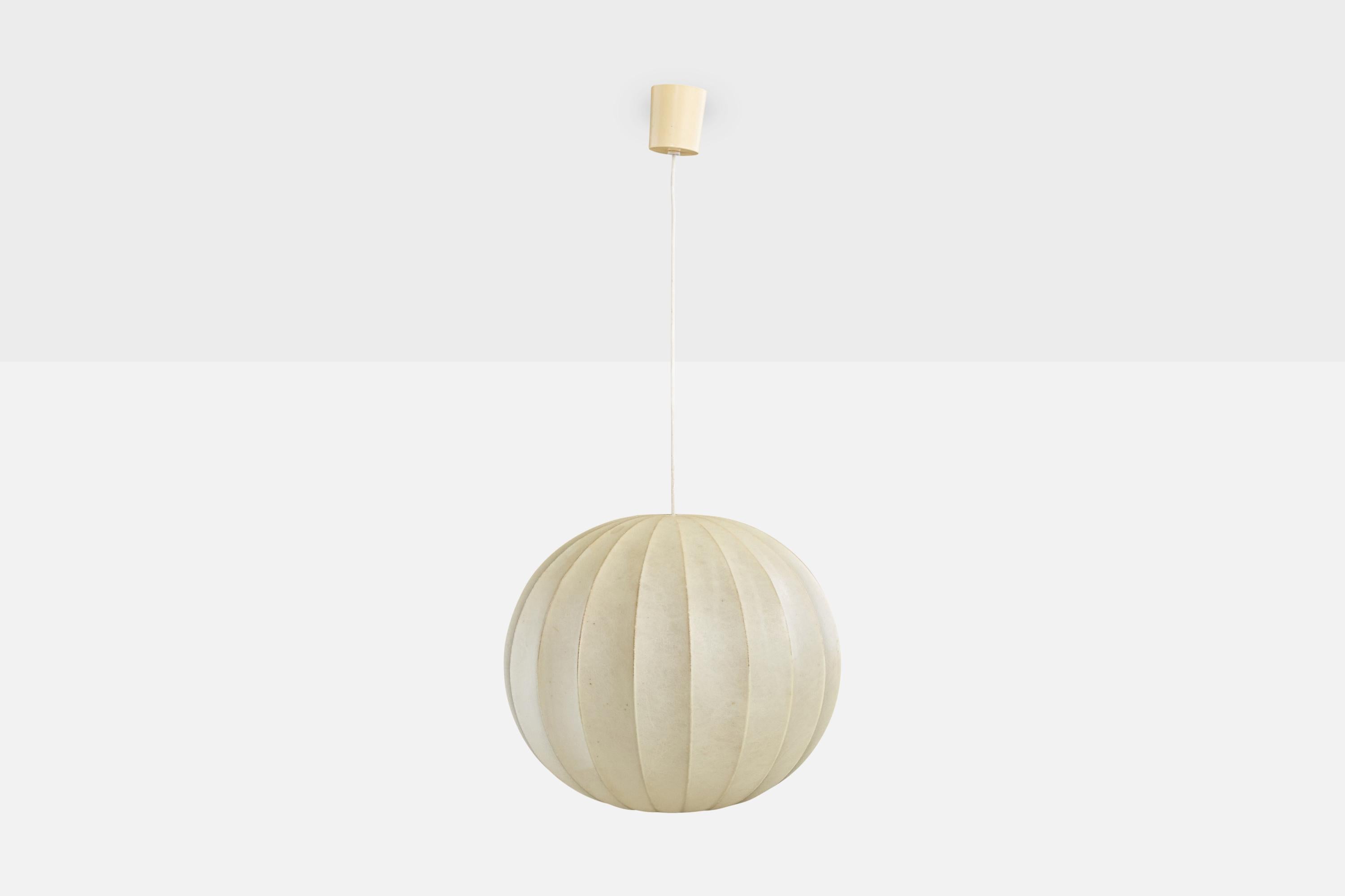 Mid-Century moderno Designer italiano, Lampada a sospensione, Resina, Italia, anni '1960 in vendita